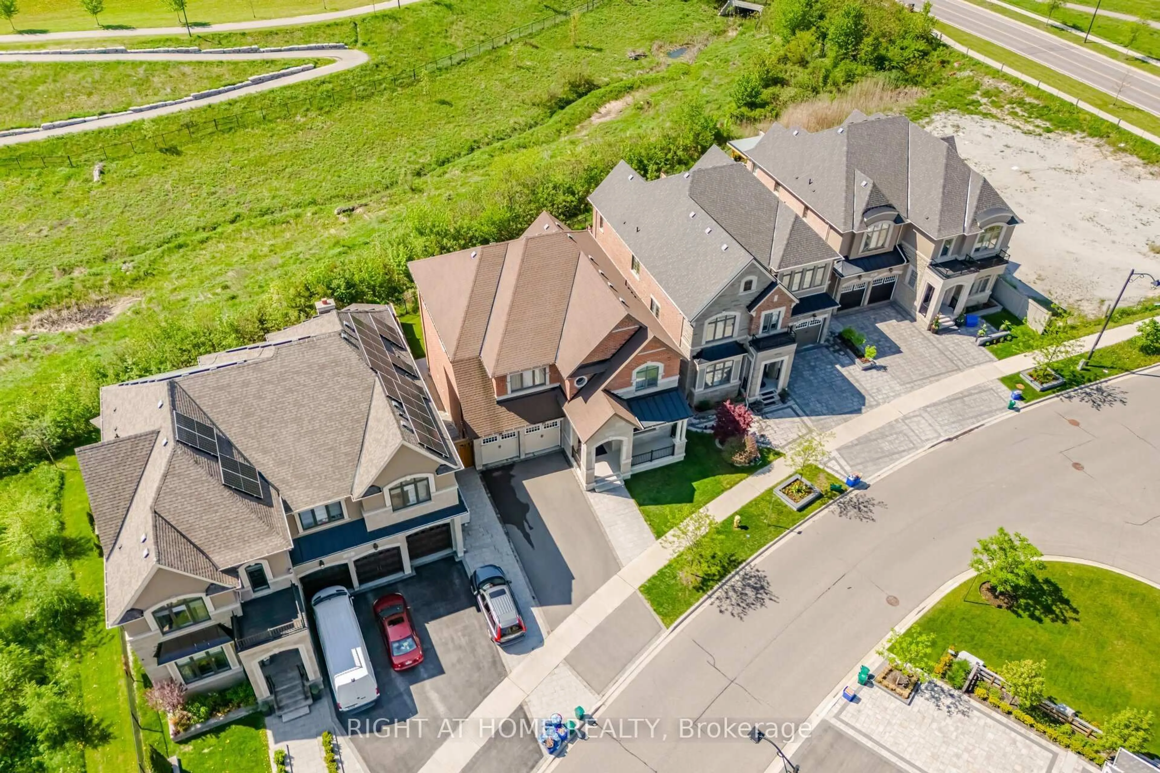 A pic from outside/outdoor area/front of a property/back of a property/a pic from drone, unknown for 17 Lacrosse Tr, Vaughan Ontario L4H 4S7