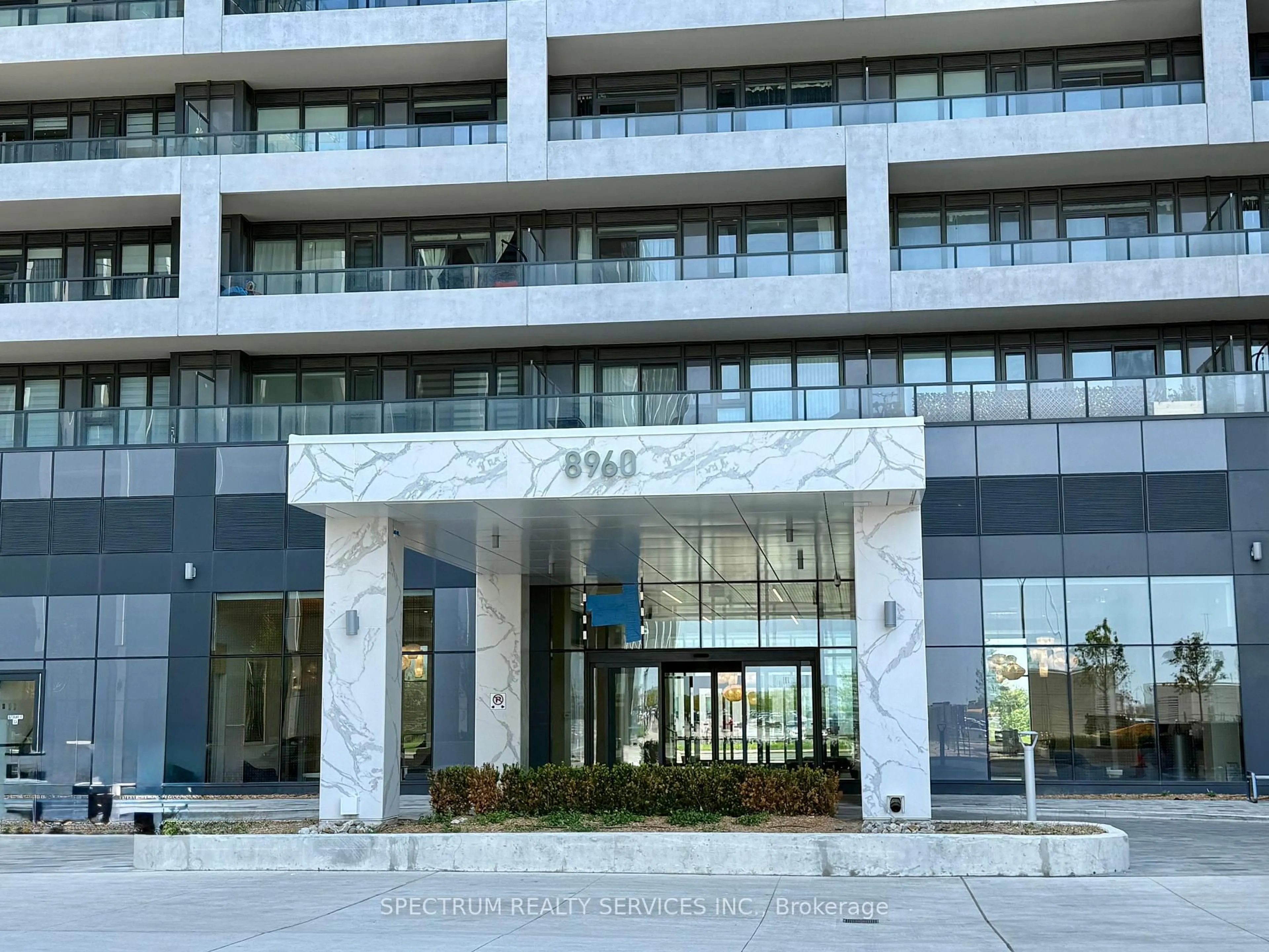 Indoor foyer for 8960 Jane St #427, Vaughan Ontario L4K 2M9