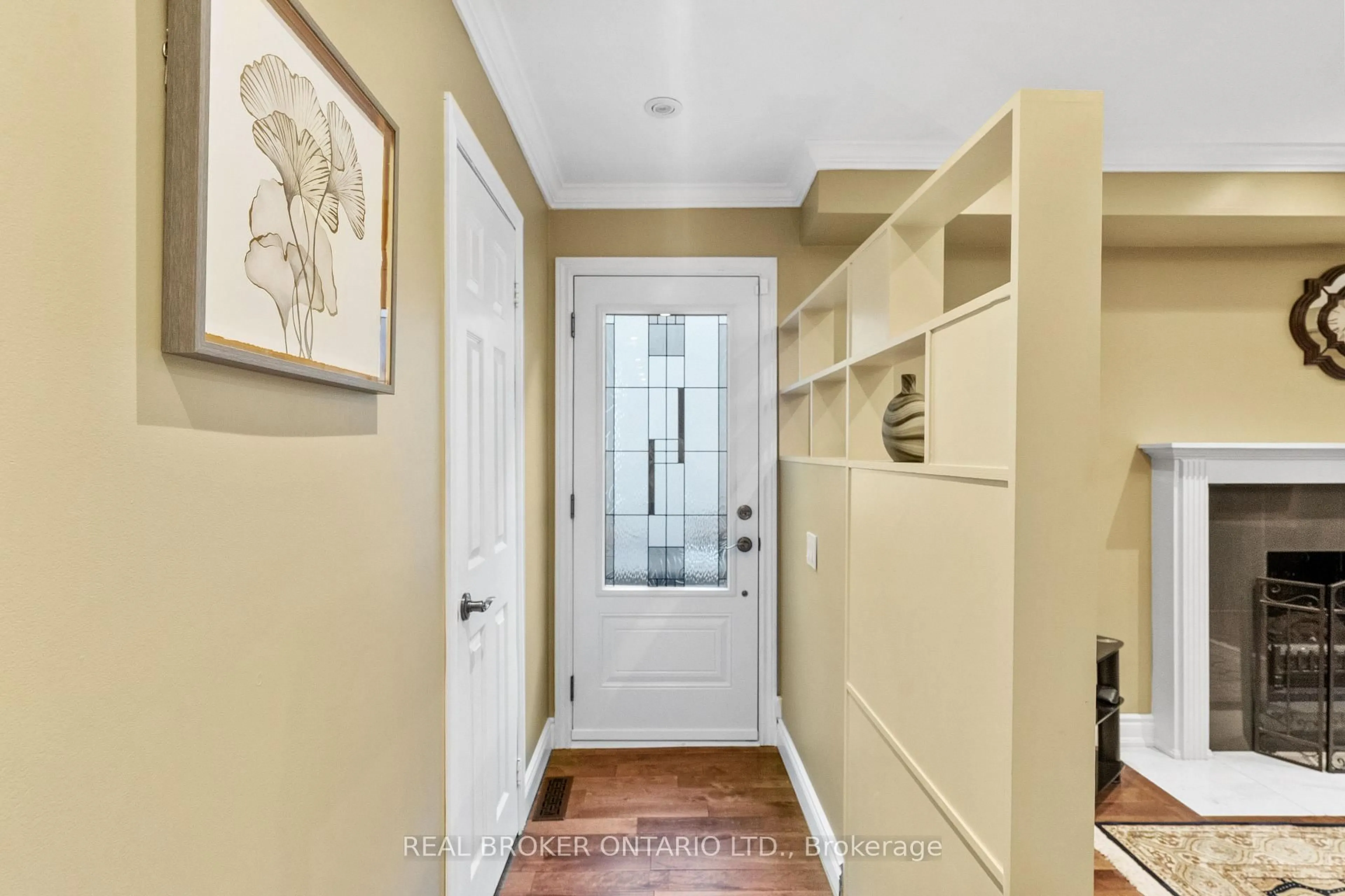 Indoor entryway for 63 Haskell Cres, Aurora Ontario L4G 5T6