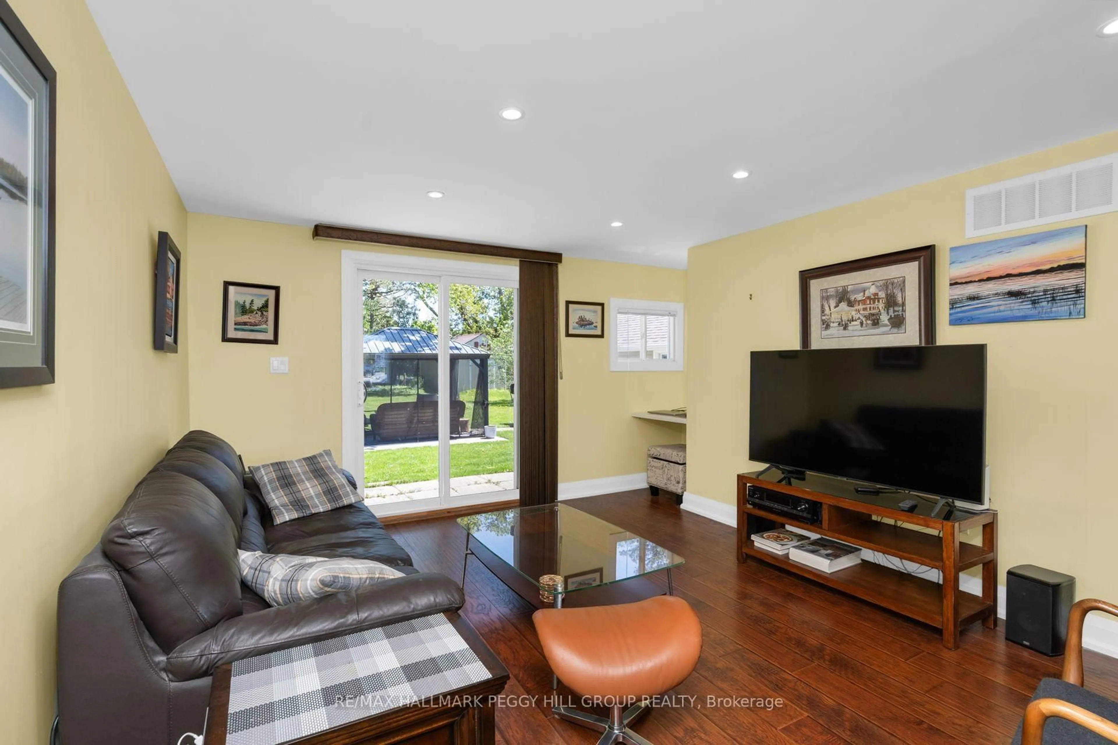 Living room with furniture, wood/laminate floor for 8001 Yonge St, Innisfil Ontario L9S 1L2