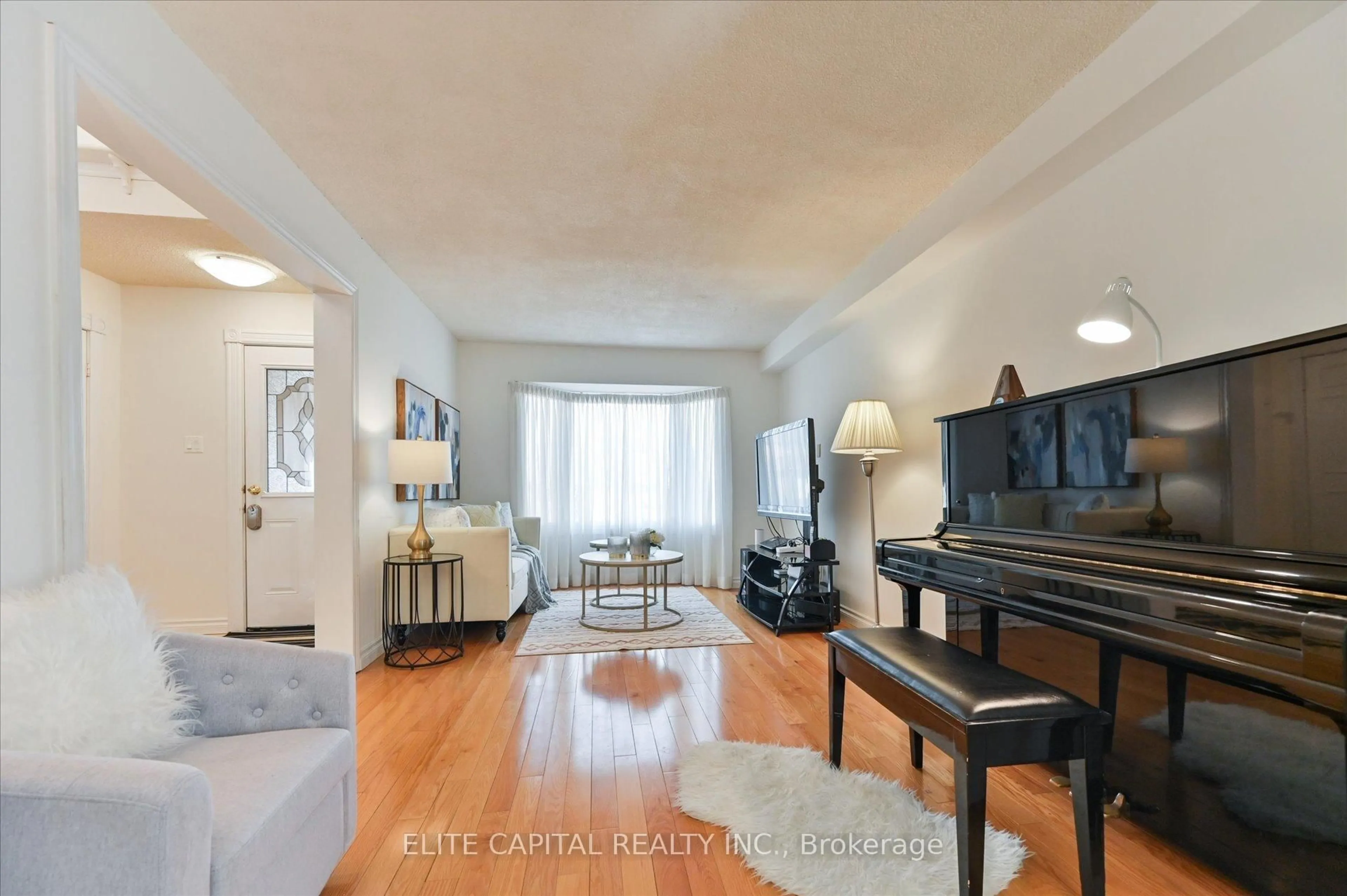 Living room with furniture, unknown for 54 Bauer Cres, Markham Ontario L3R 4H4