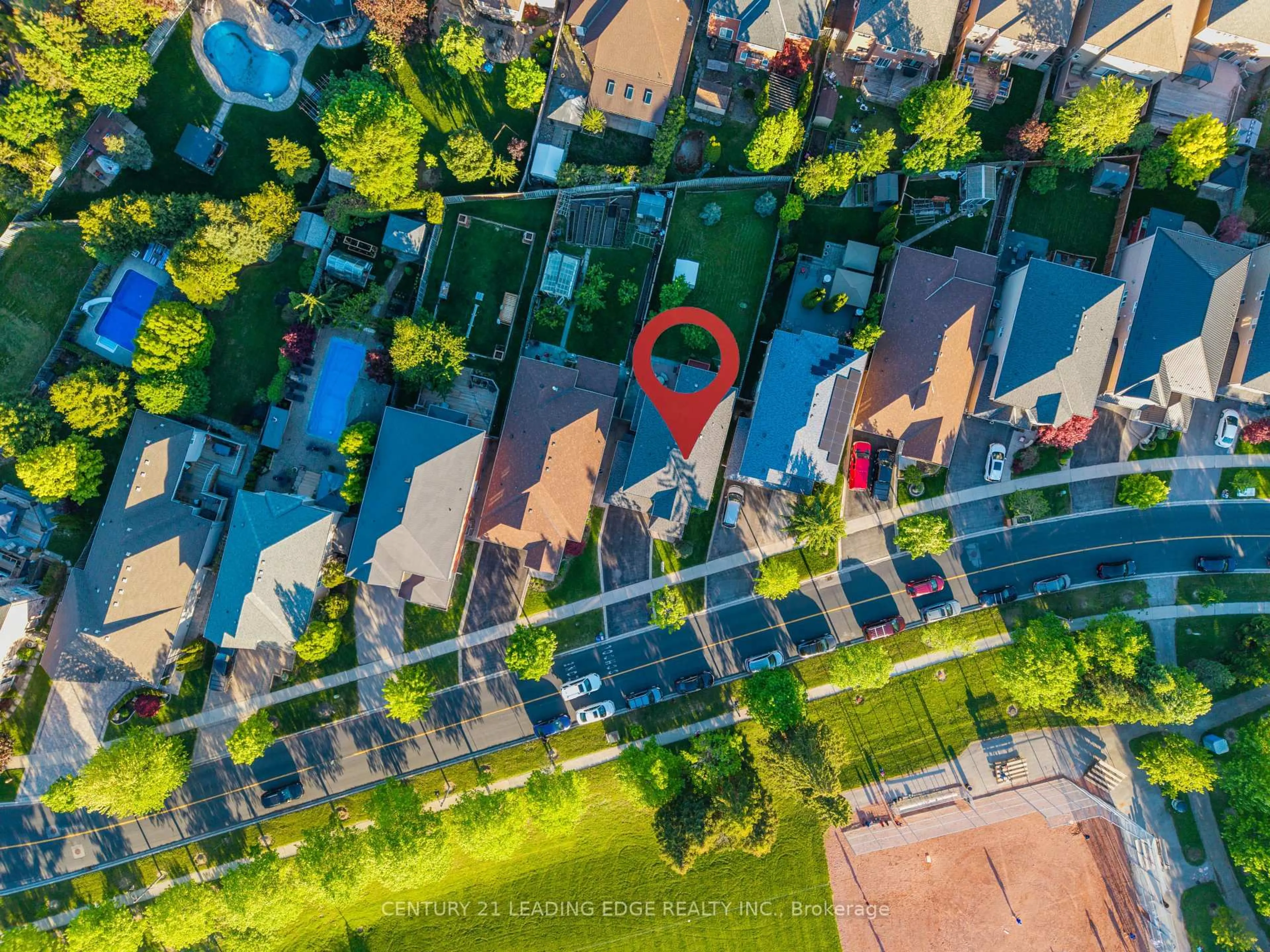 A pic from outside/outdoor area/front of a property/back of a property/a pic from drone, city buildings view from balcony for 40 Rouge Bank Dr, Markham Ontario L3S 4C7