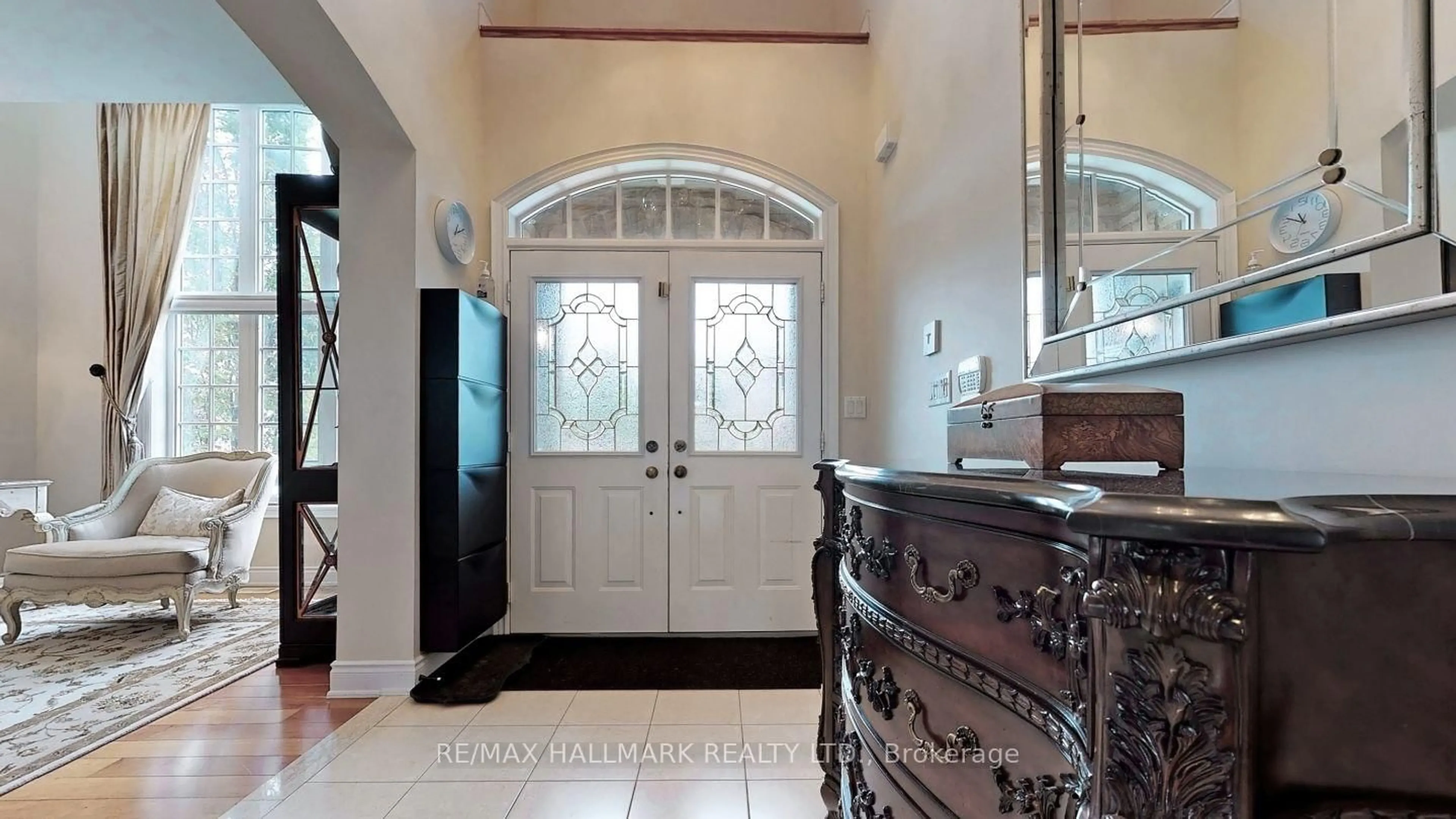 Indoor entryway for 12 Sachet Dr, Richmond Hill Ontario L4E 4S1