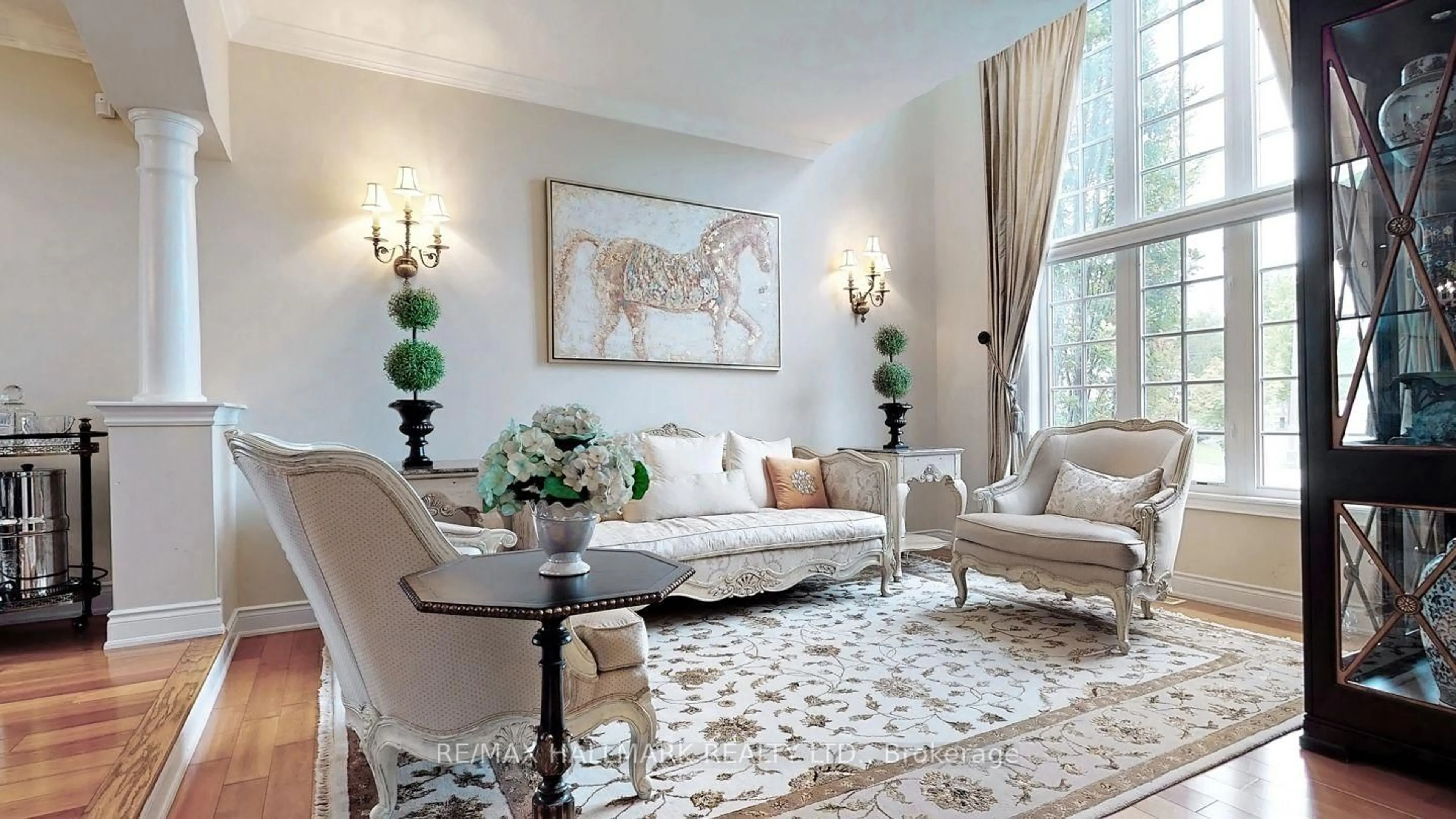 Living room with furniture, carpet floor for 12 Sachet Dr, Richmond Hill Ontario L4E 4S1