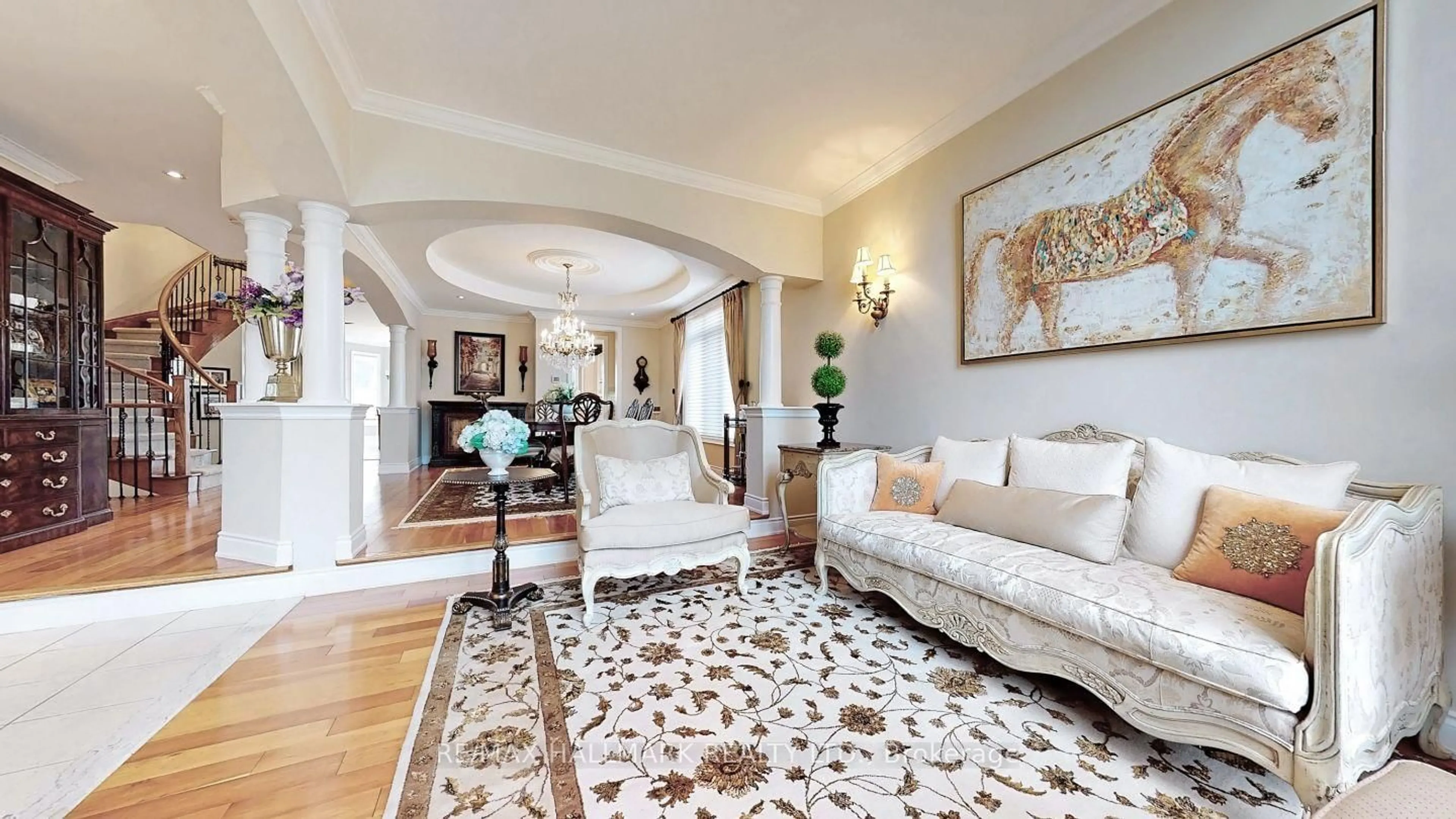 Living room with furniture, carpet floor for 12 Sachet Dr, Richmond Hill Ontario L4E 4S1