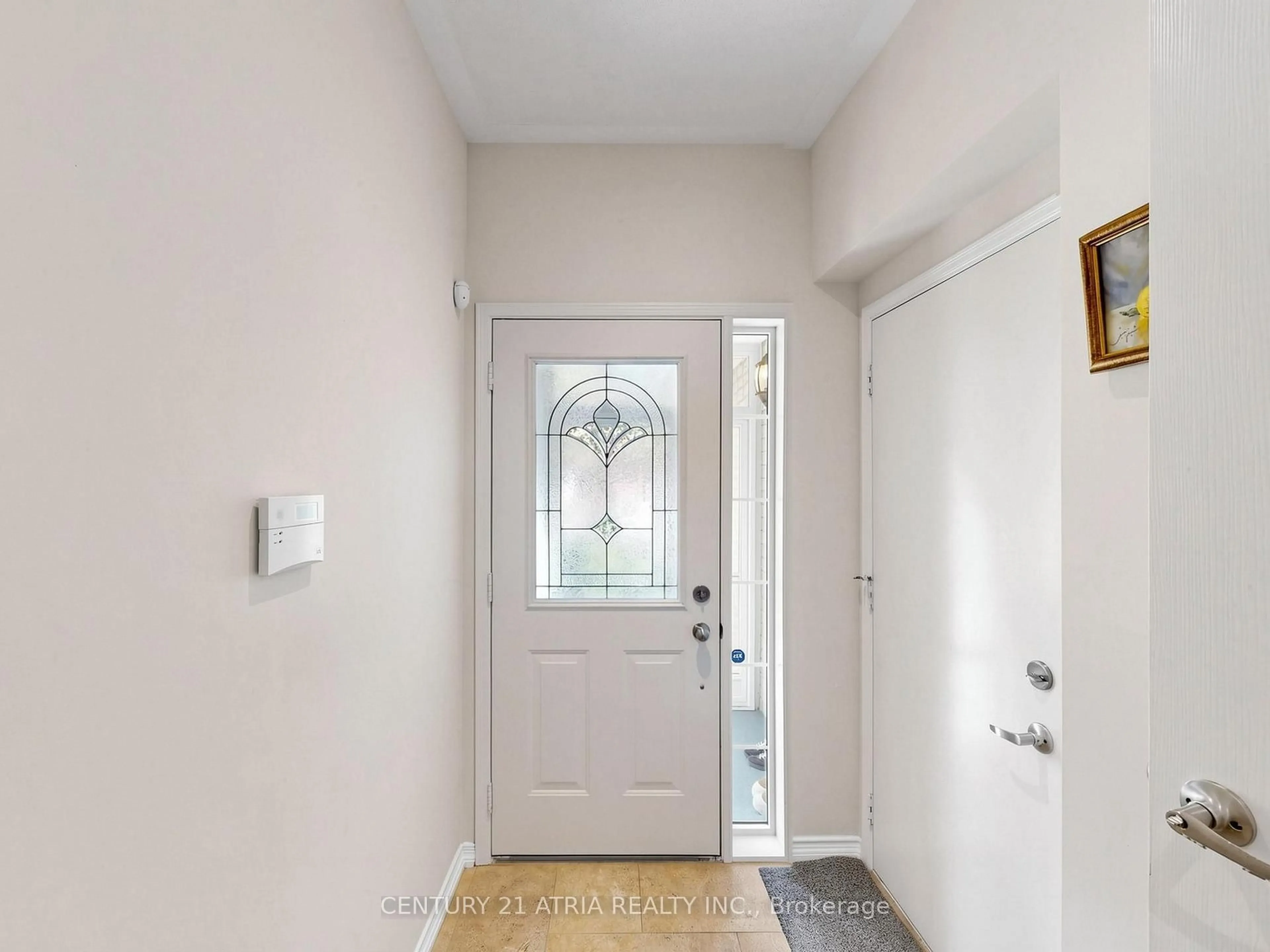 Indoor entryway for 122 Fadine Rd, Newmarket Ontario L3X 2P2