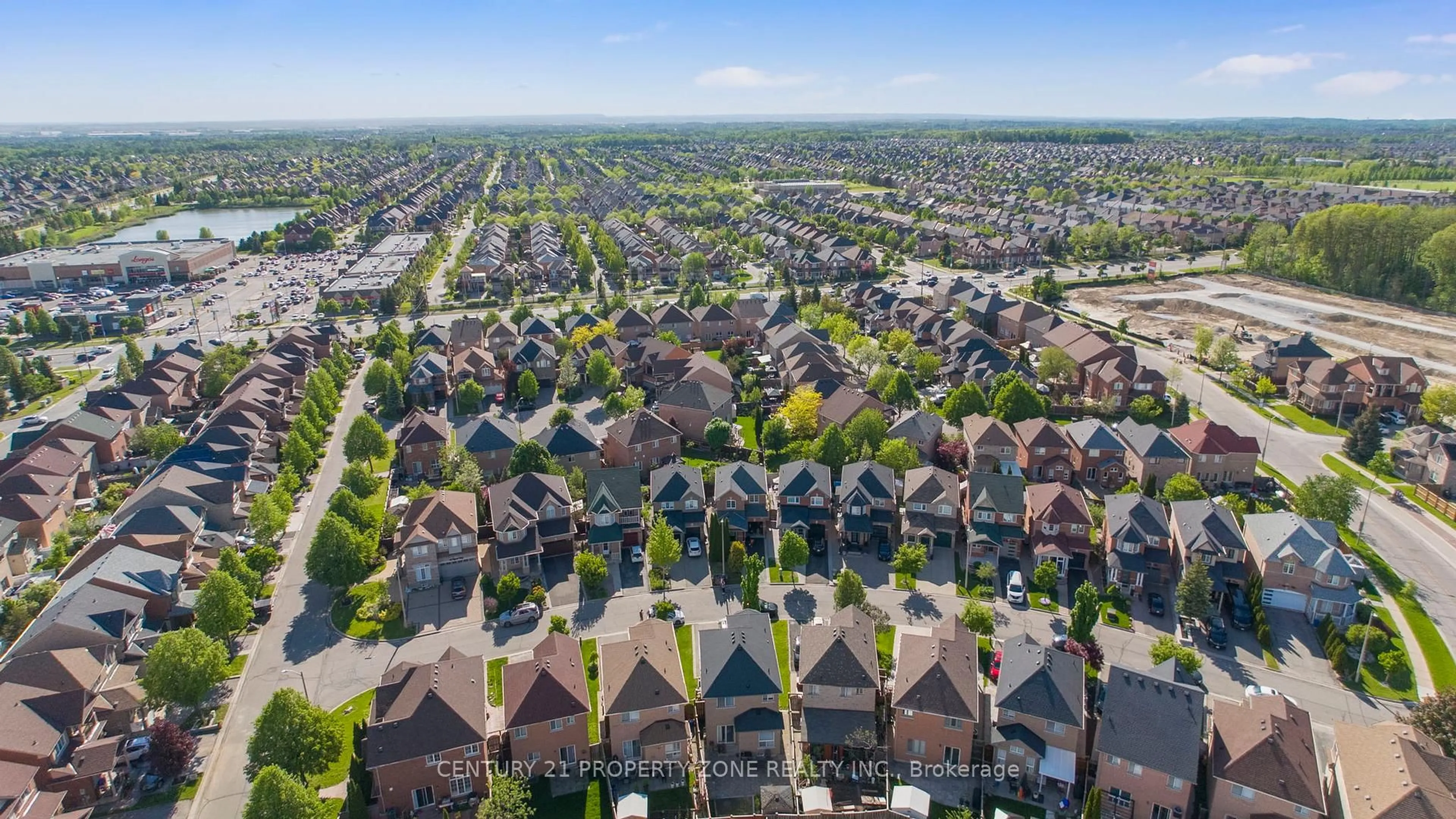 A pic from outside/outdoor area/front of a property/back of a property/a pic from drone, street for 24 Signet Way, Vaughan Ontario L4H 2E3