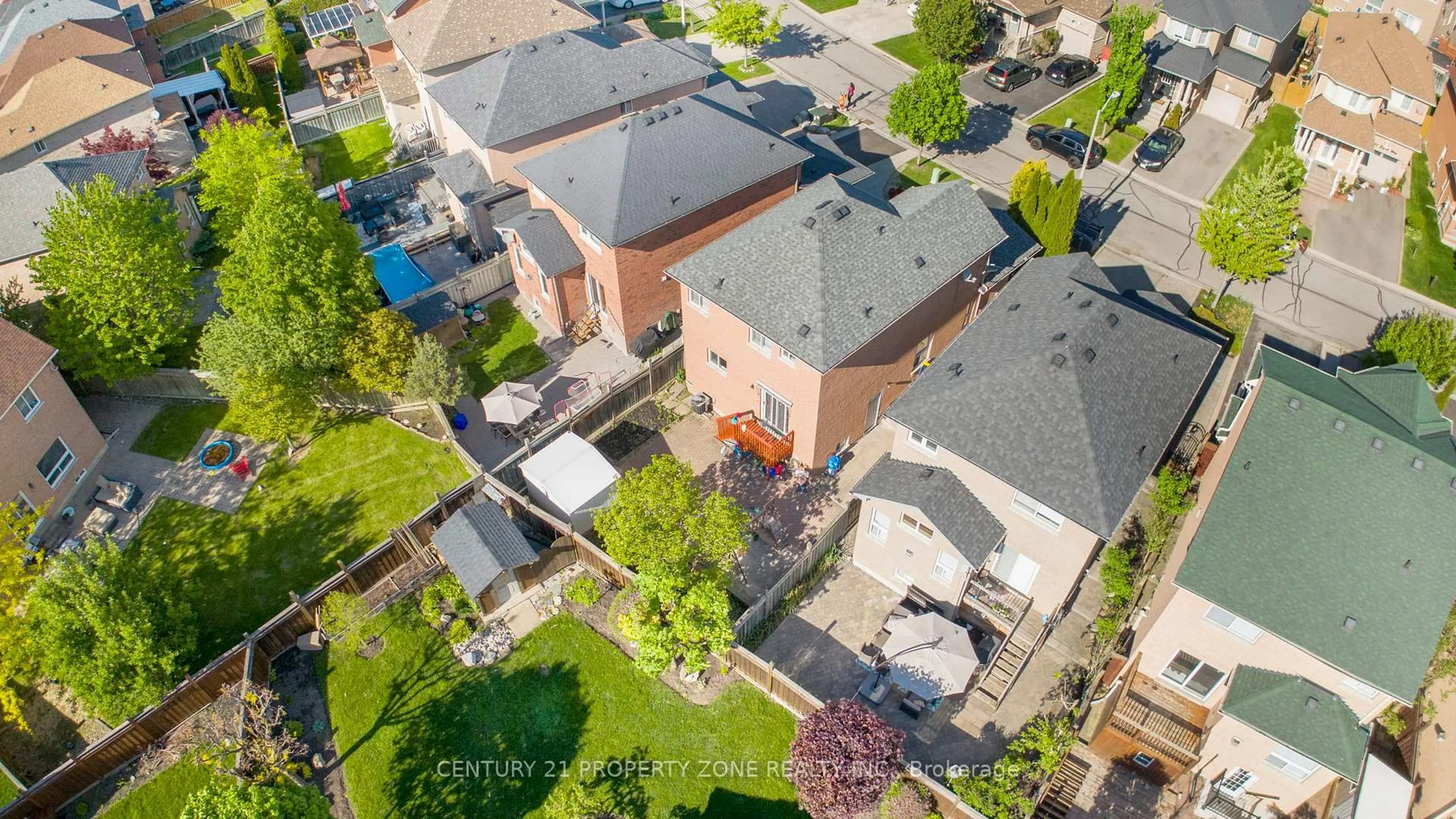 A pic from outside/outdoor area/front of a property/back of a property/a pic from drone, city buildings view from balcony for 24 Signet Way, Vaughan Ontario L4H 2E3
