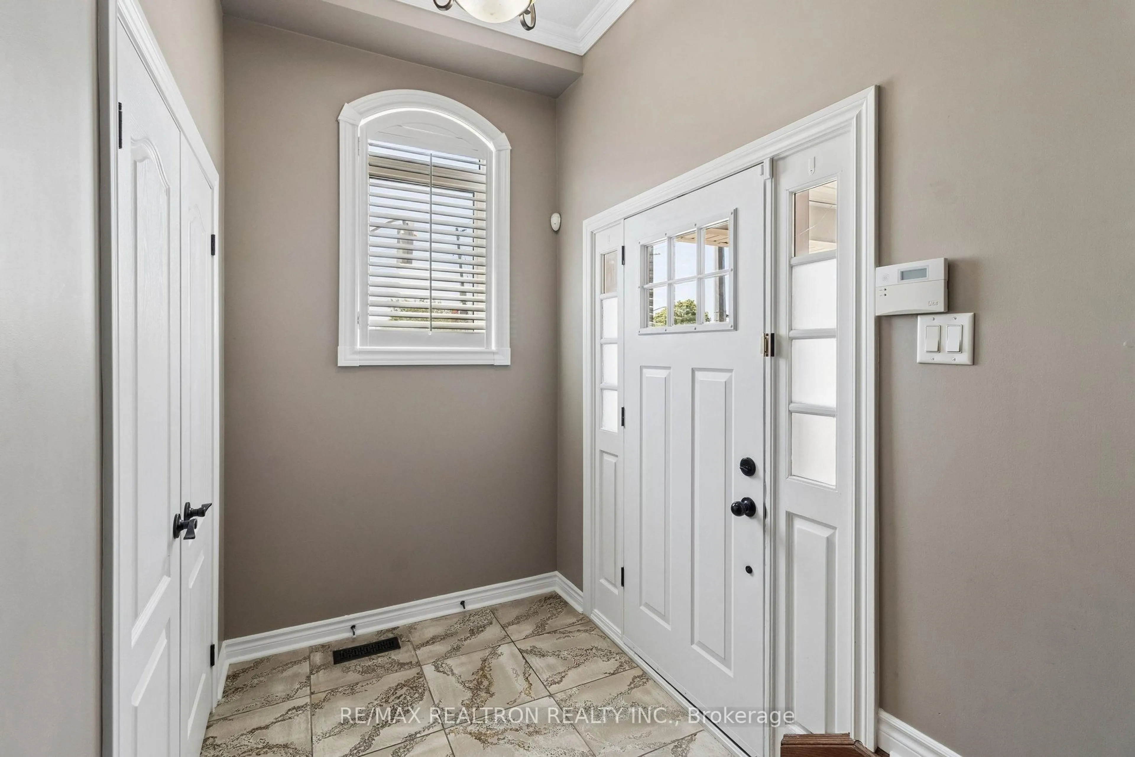 Indoor entryway for 37 Bullock Dr, Markham Ontario L3P 8P1