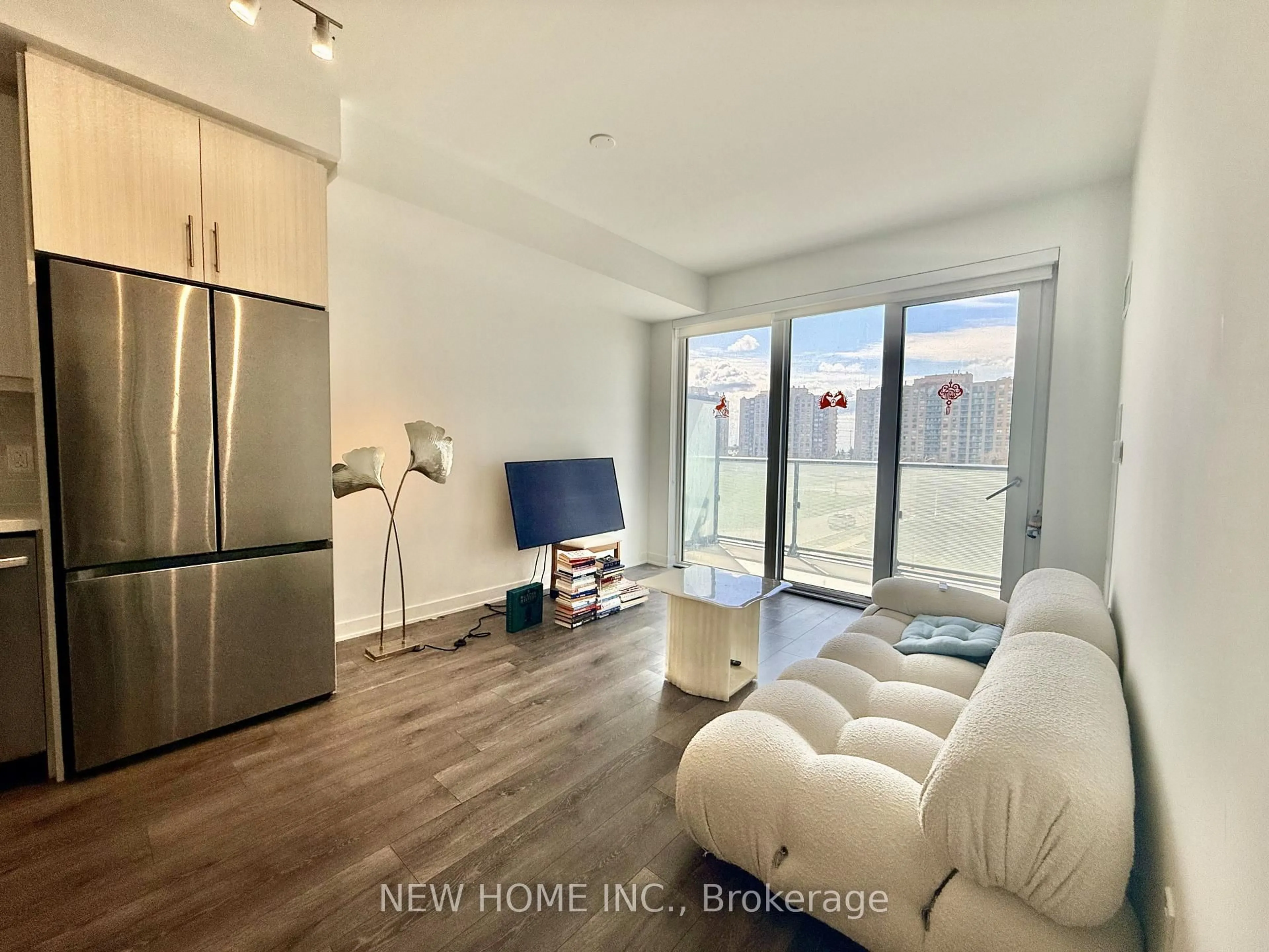 Unknown for 105 Oneida Cres #306, Richmond Hill Ontario L4B 0H6