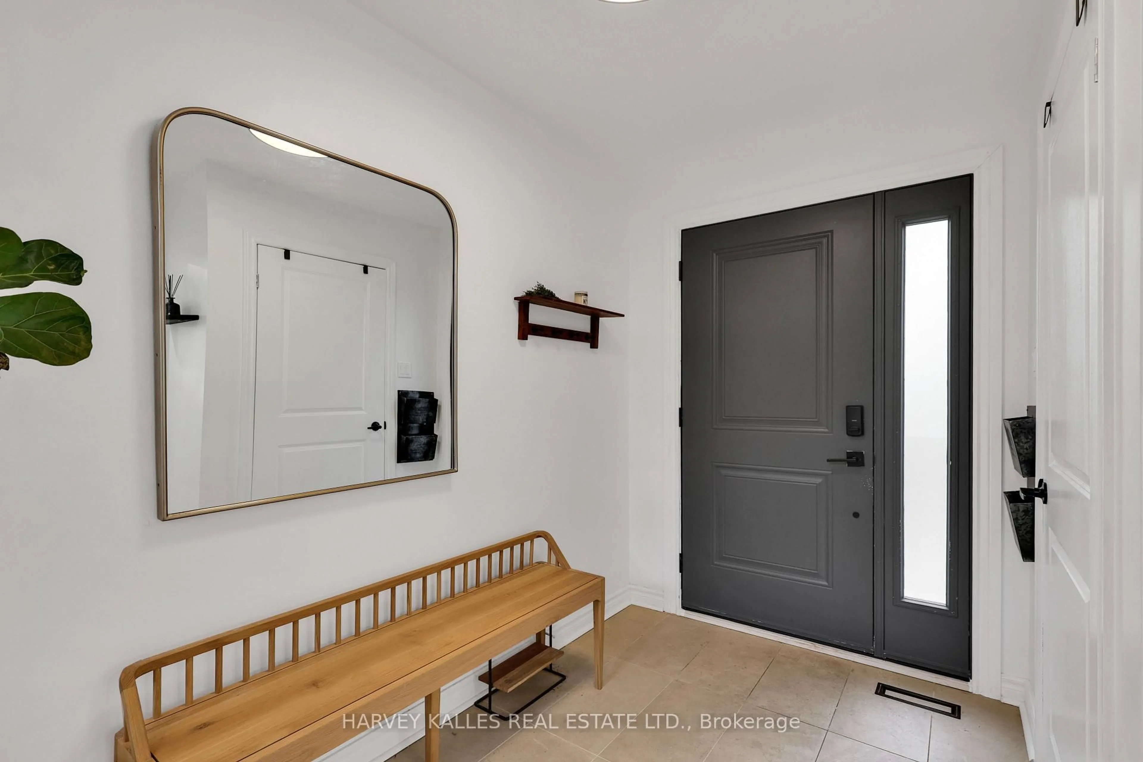 Indoor entryway for 41 Donnamora Cres, Markham Ontario L3T 4K6