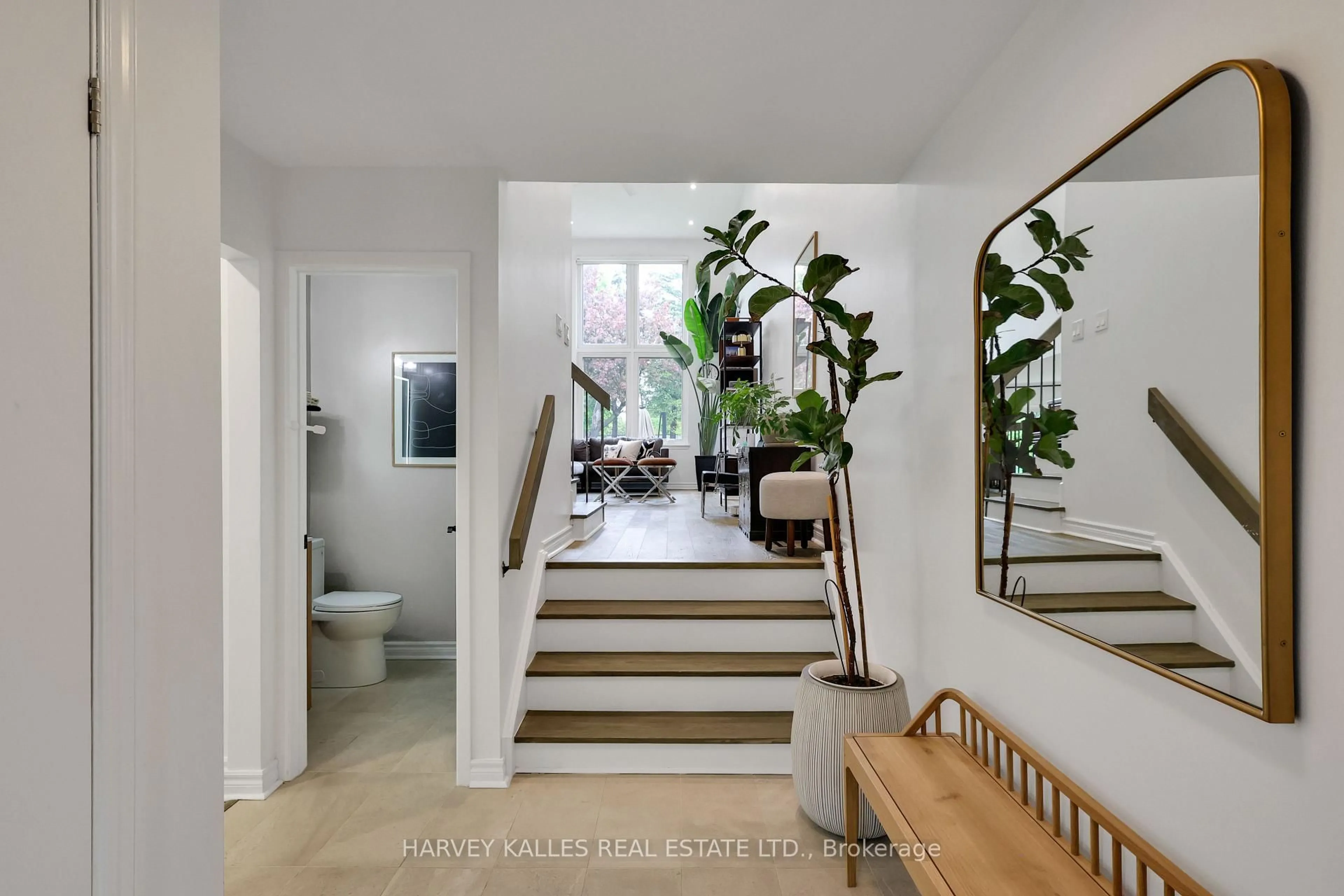 Indoor entryway for 41 Donnamora Cres, Markham Ontario L3T 4K6