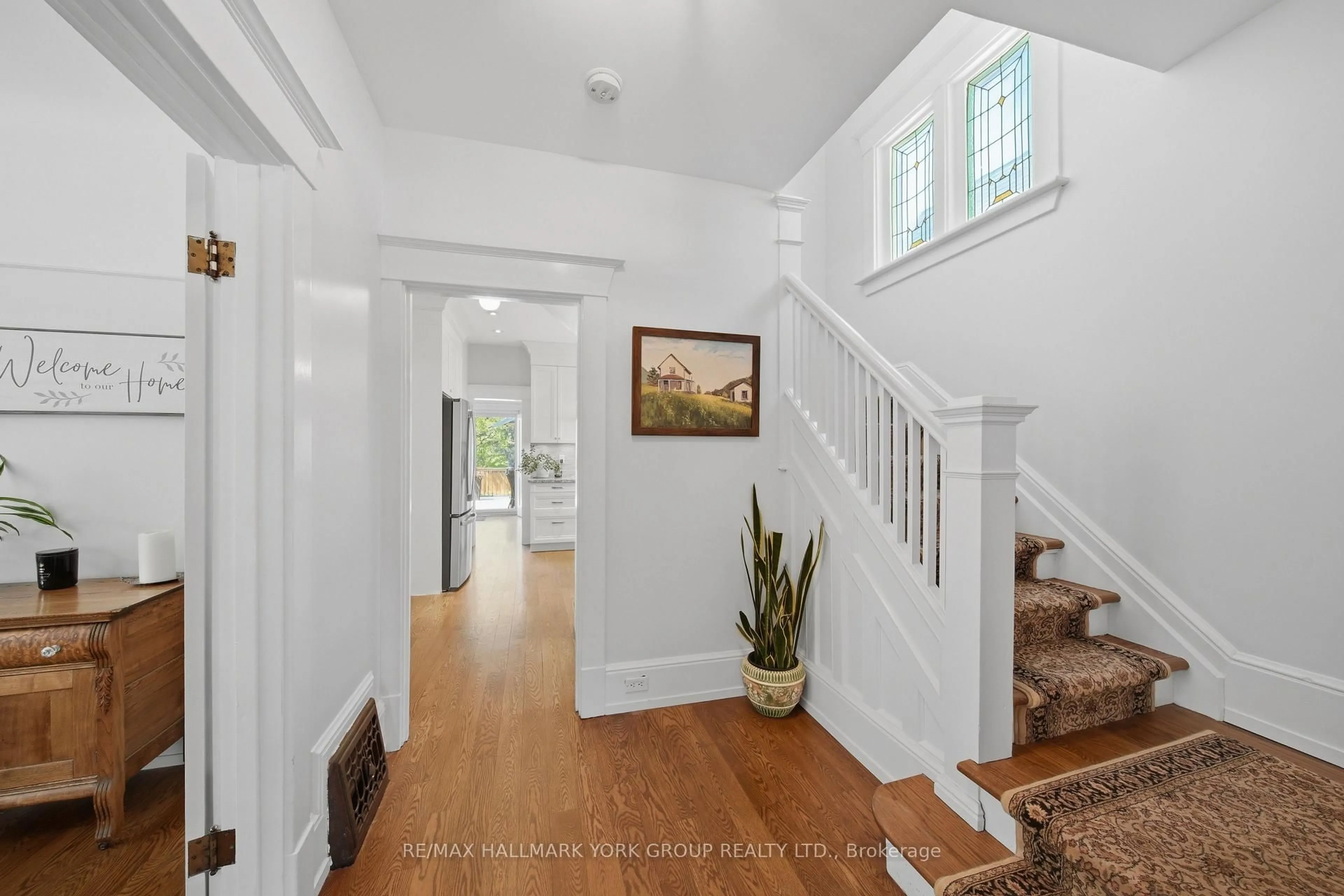 Indoor entryway for 142 Temperance St, Aurora Ontario L4G 2R4