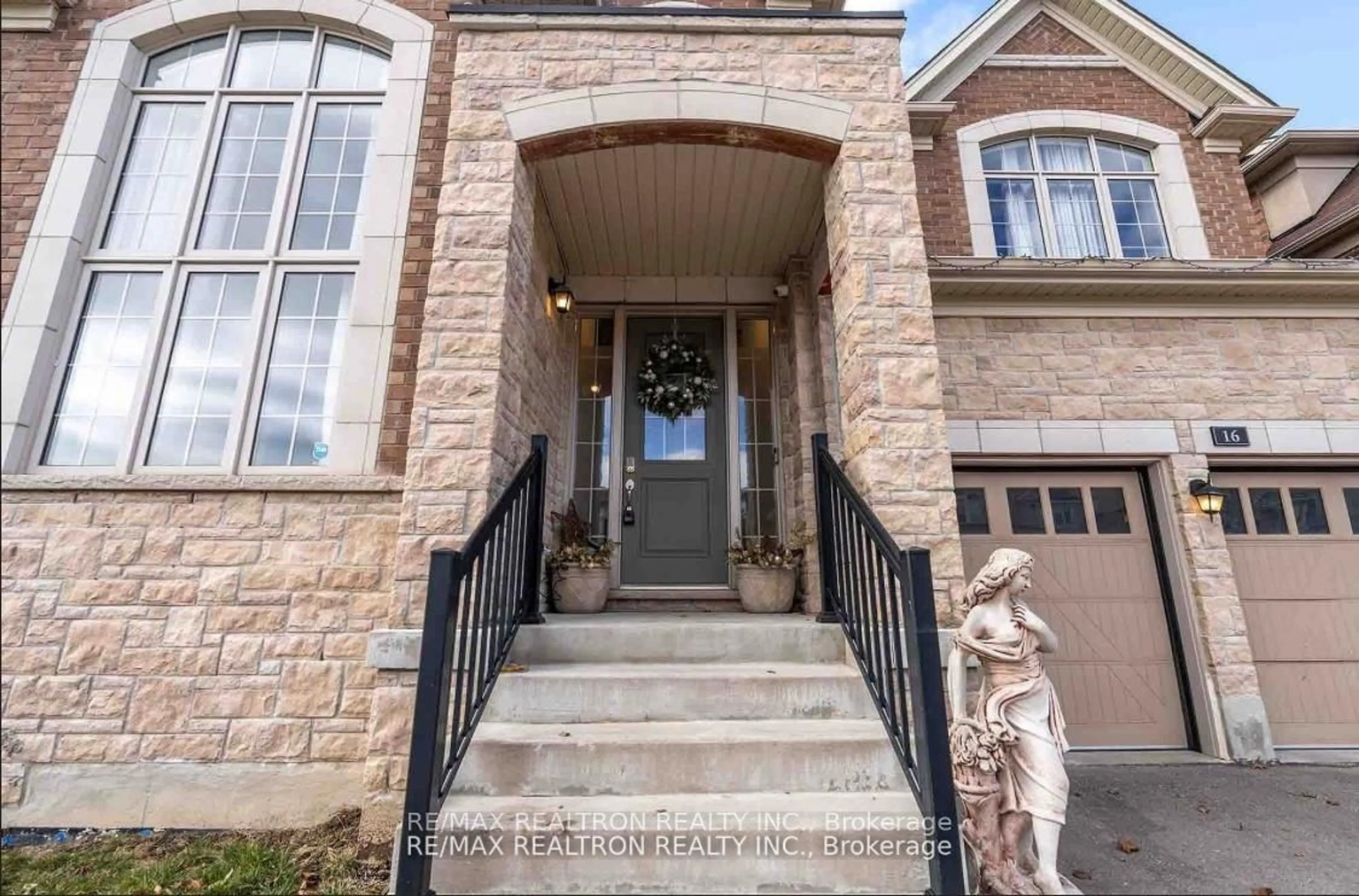 Unknown for 16 Prunella Cres, East Gwillimbury Ontario L9N 0S7