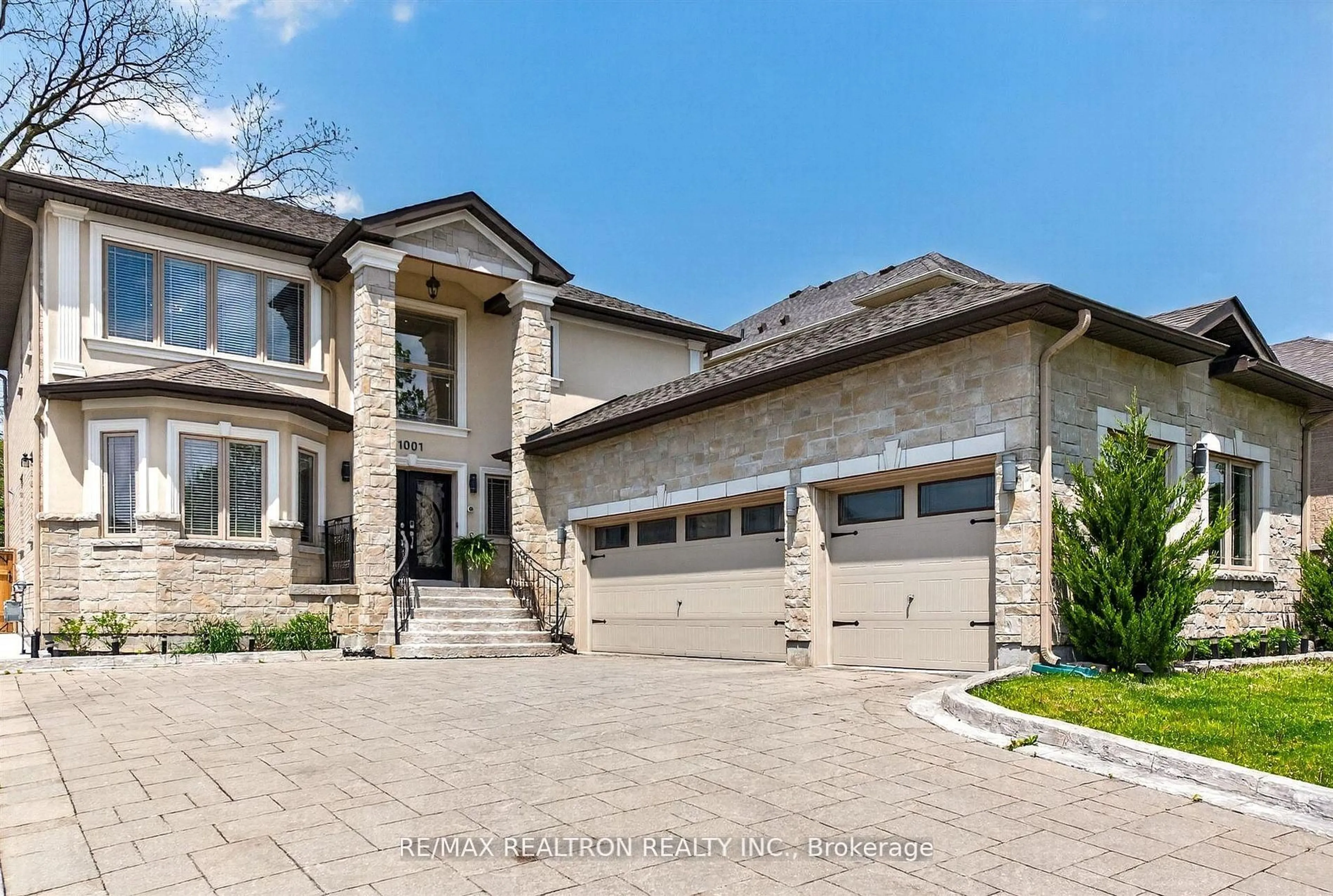 Home with brick exterior material, street for 1001 Gorham St, Newmarket Ontario L3Y 5G9