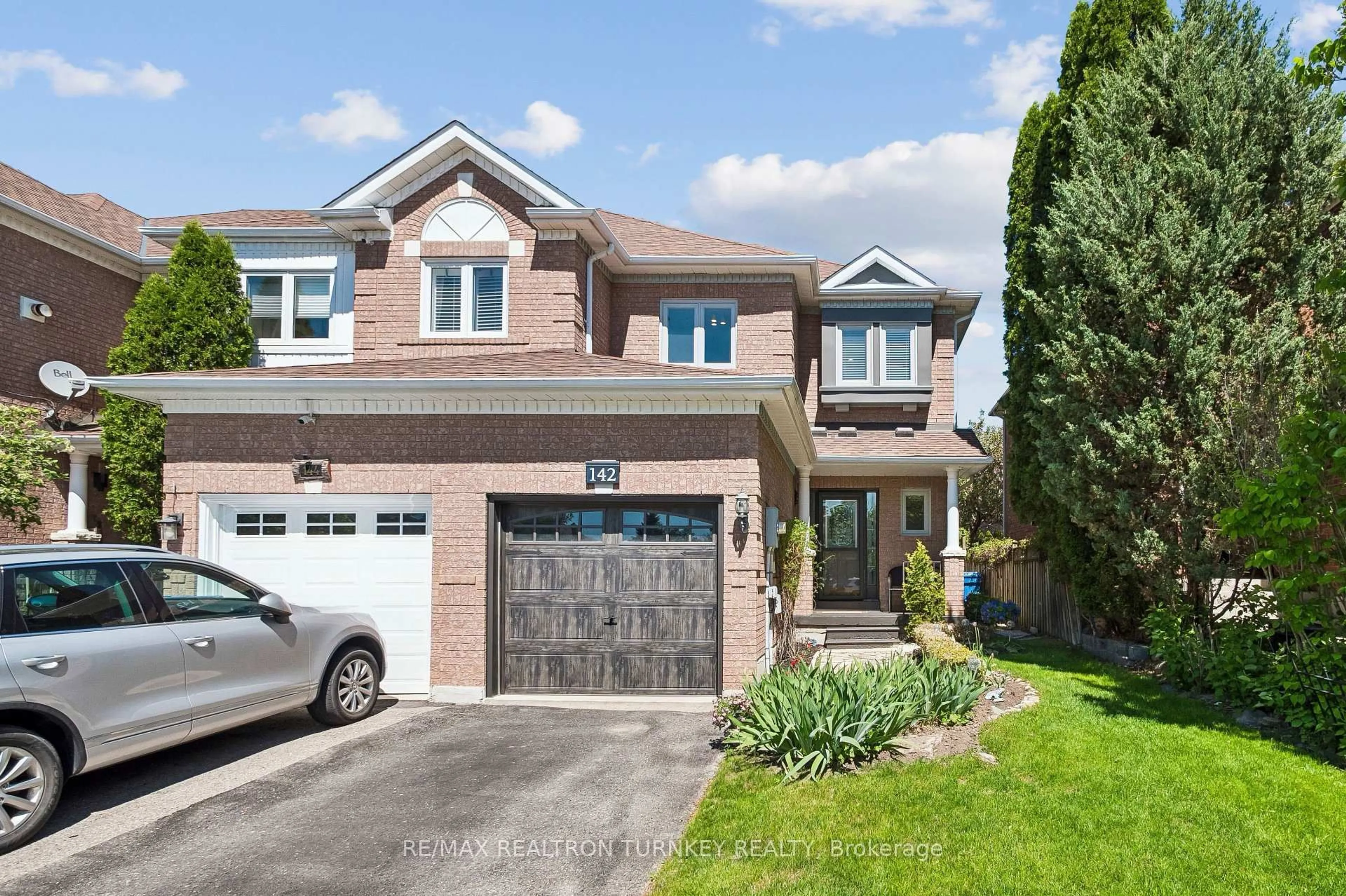 Home with brick exterior material, street for 142 Denise Circ, Newmarket Ontario L3X 2K1