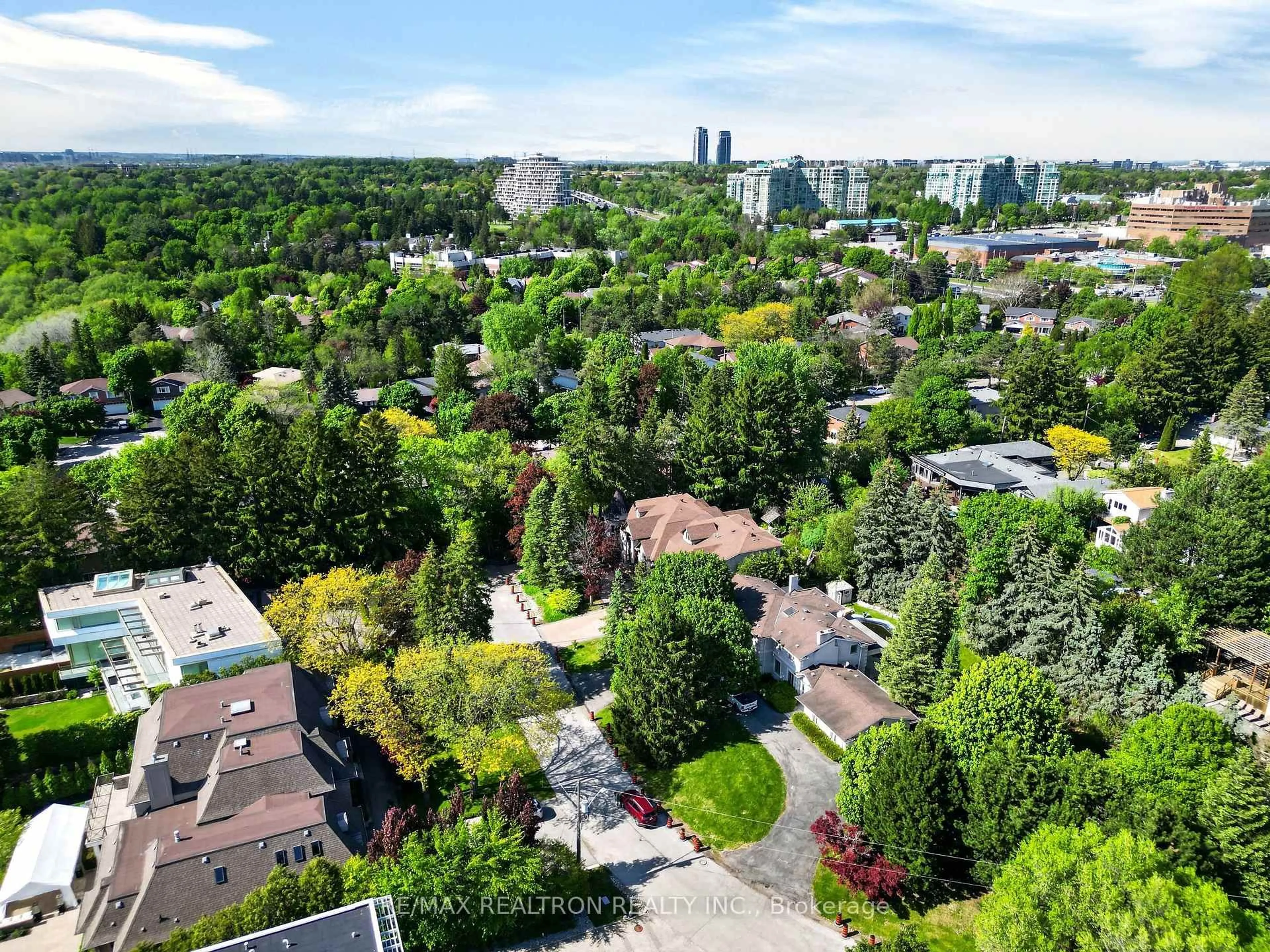 A pic from outside/outdoor area/front of a property/back of a property/a pic from drone, city buildings view from balcony for 30 Thornlea Rd, Markham Ontario L3T 1X3