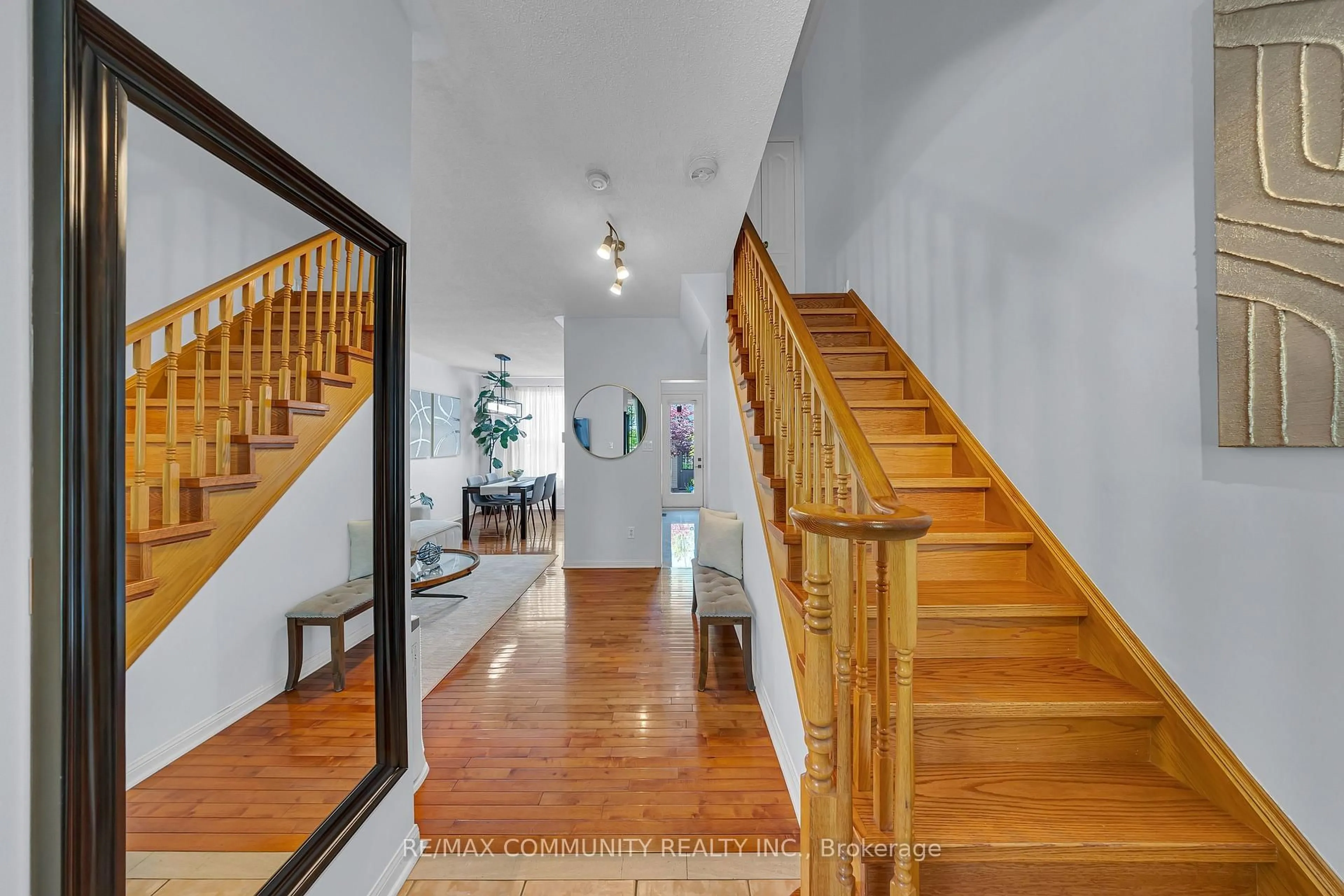 Indoor foyer for 65 White's Hill Ave, Markham Ontario L6B 1C2