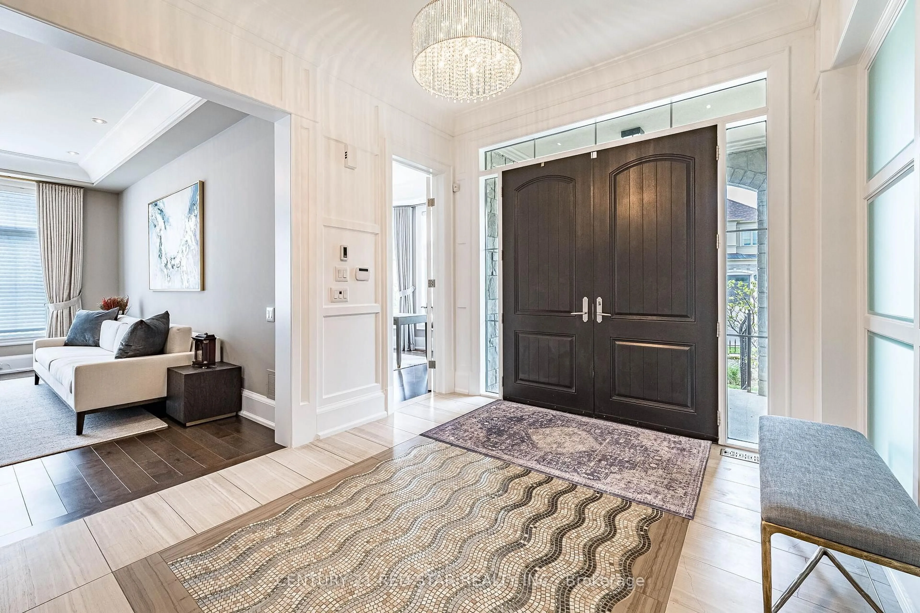 Indoor entryway for 62 Langdon Dr, King Ontario L7B 0M1