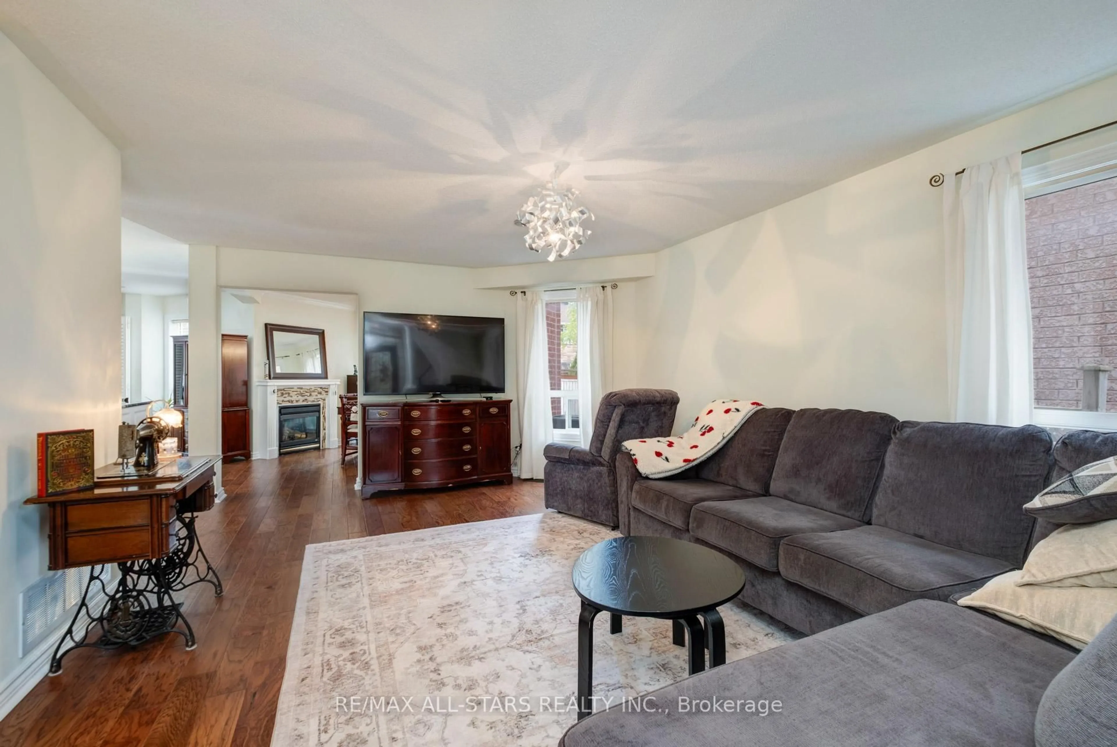 Living room with furniture, wood/laminate floor for 179 Drummond Dr, Vaughan Ontario L6A 3C4