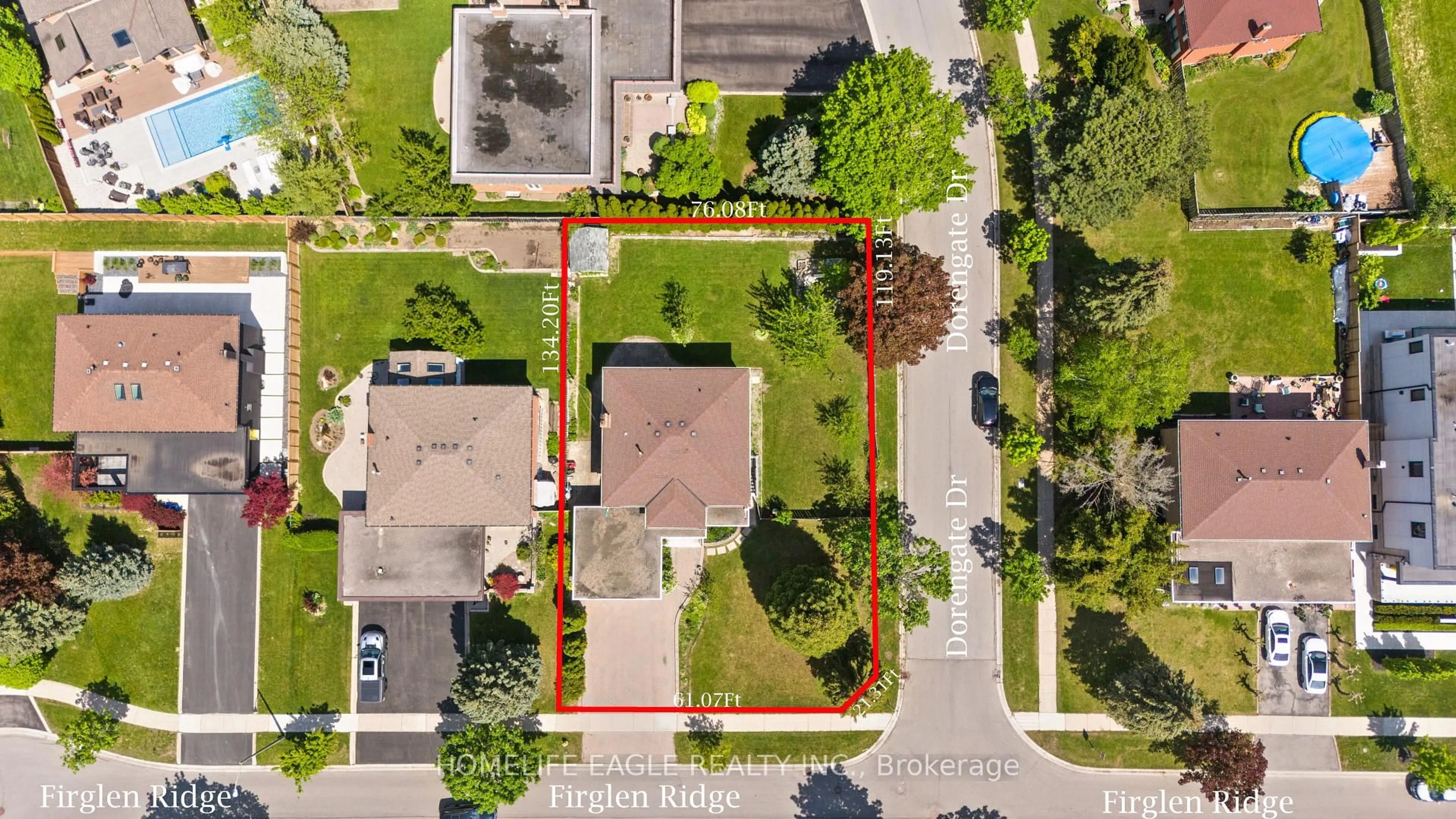 A pic from outside/outdoor area/front of a property/back of a property/a pic from drone, street for 304 Firglen Rdge, Vaughan Ontario L4L 1N7
