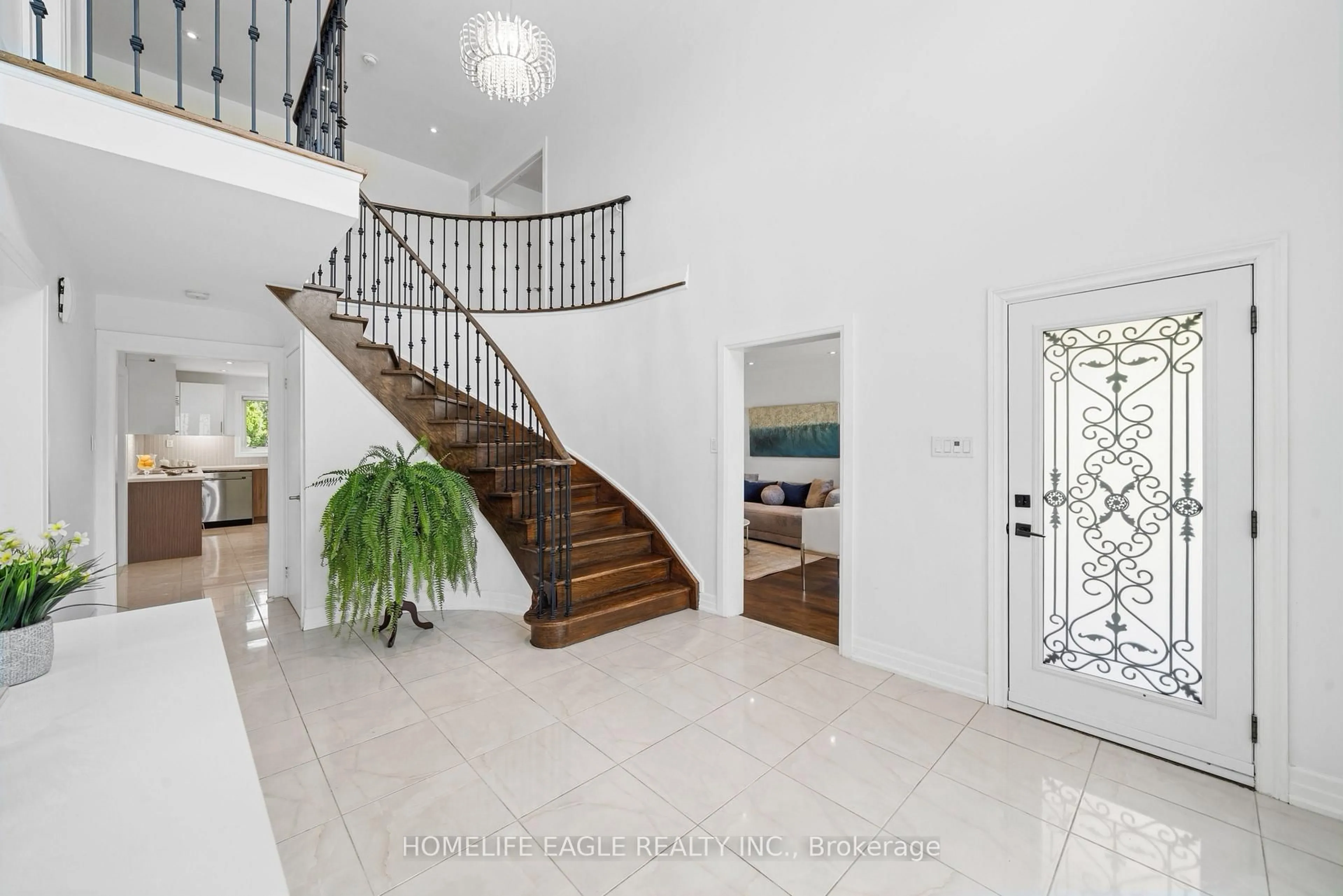 Indoor foyer for 304 Firglen Rdge, Vaughan Ontario L4L 1N7