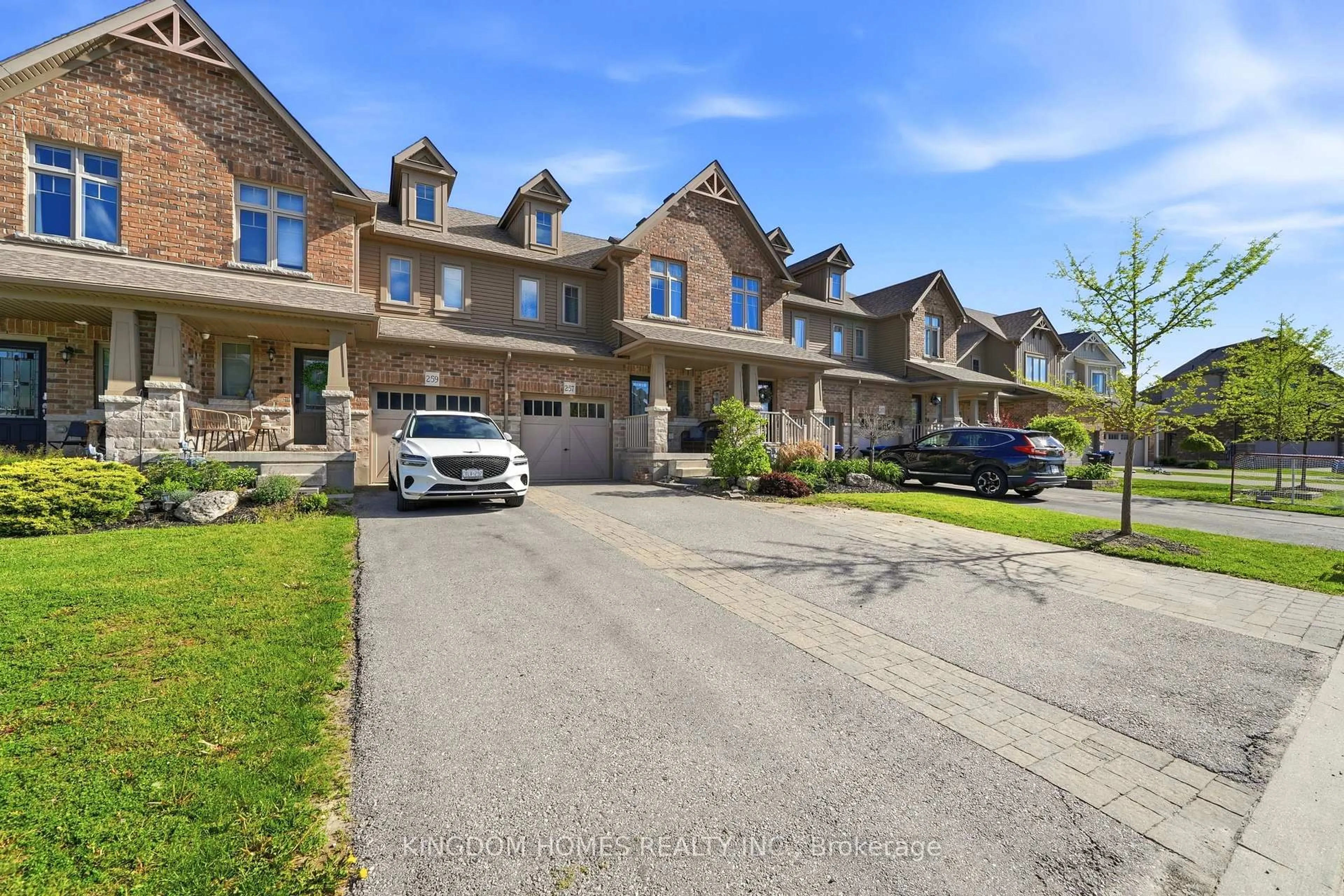 A pic from outside/outdoor area/front of a property/back of a property/a pic from drone, street for 257 Hutchinson Dr, New Tecumseth Ontario L9R 0P9