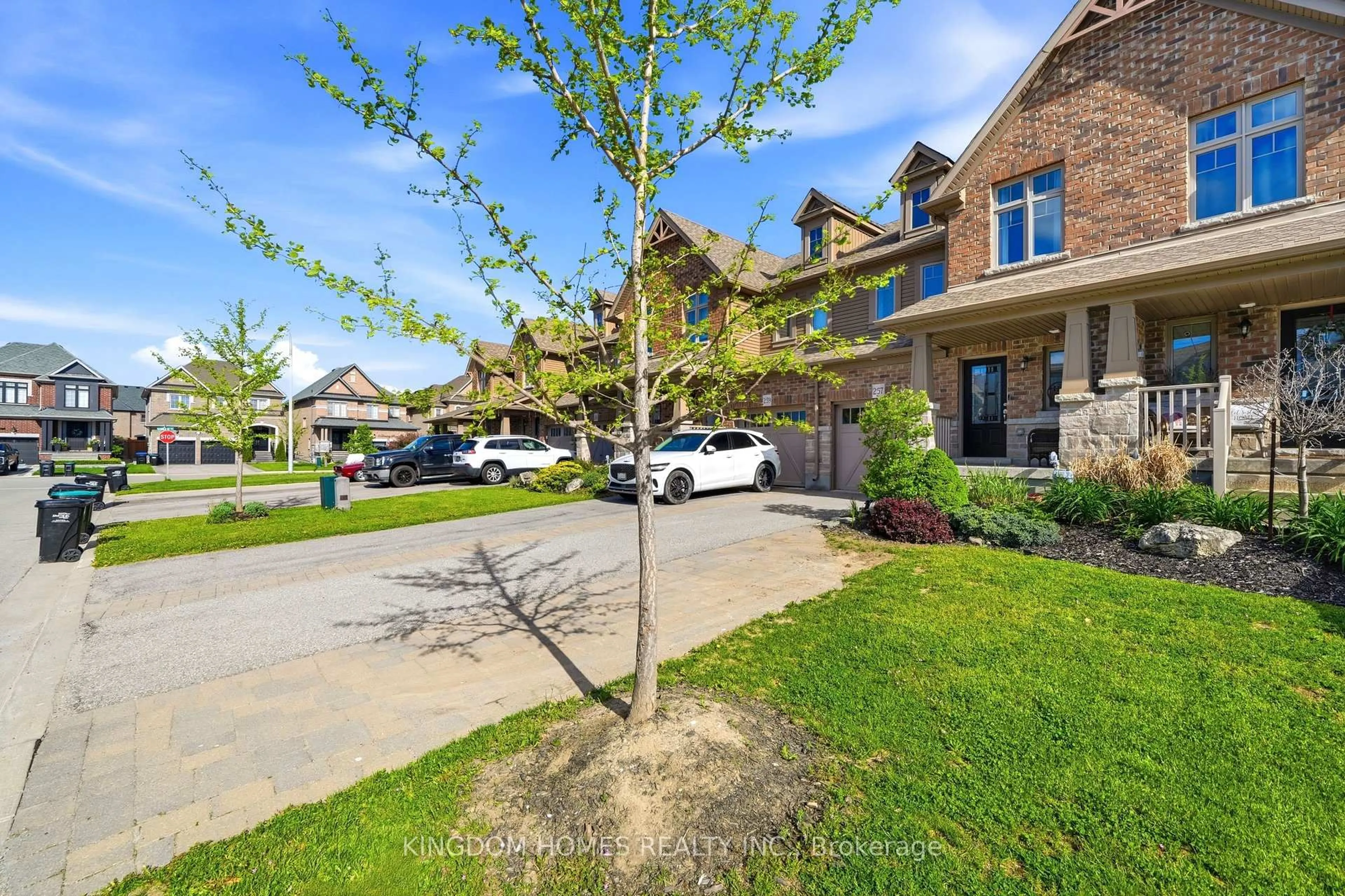 A pic from outside/outdoor area/front of a property/back of a property/a pic from drone, street for 257 Hutchinson Dr, New Tecumseth Ontario L9R 0P9