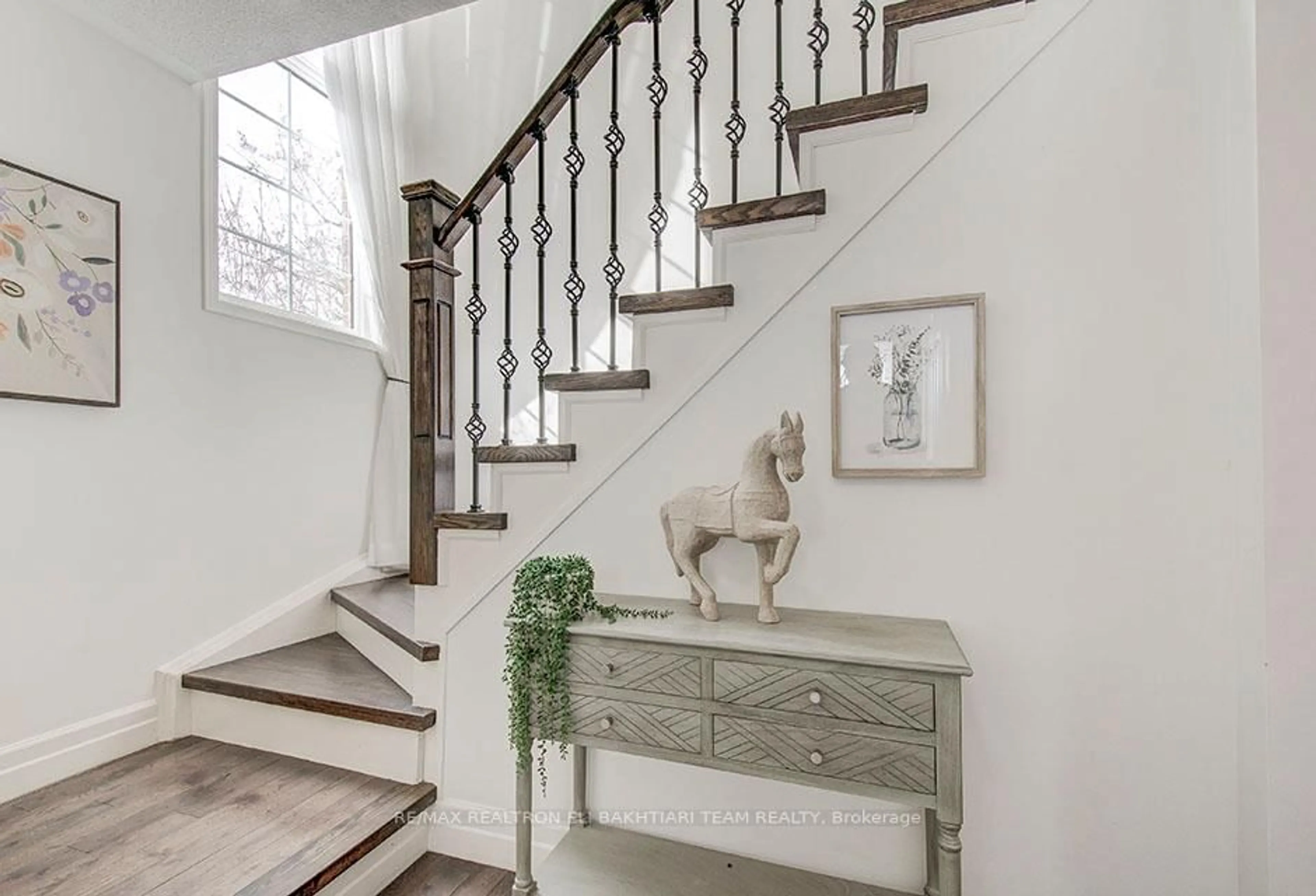 Stairs for 133 Long Point Dr, Richmond Hill Ontario L4E 3Z6