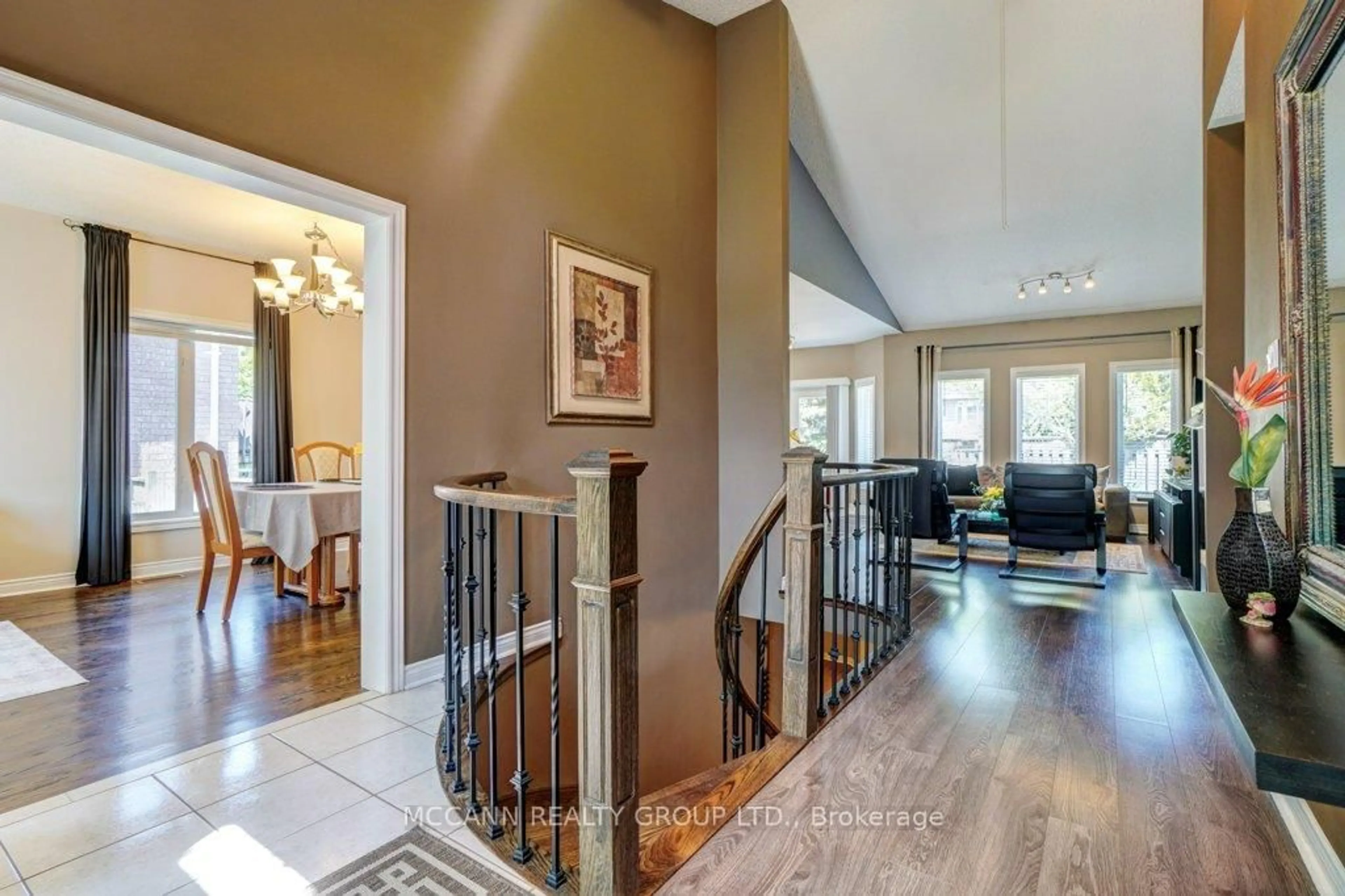 Indoor entryway for 21 Fourth Ave, Uxbridge Ontario L9P 1V5