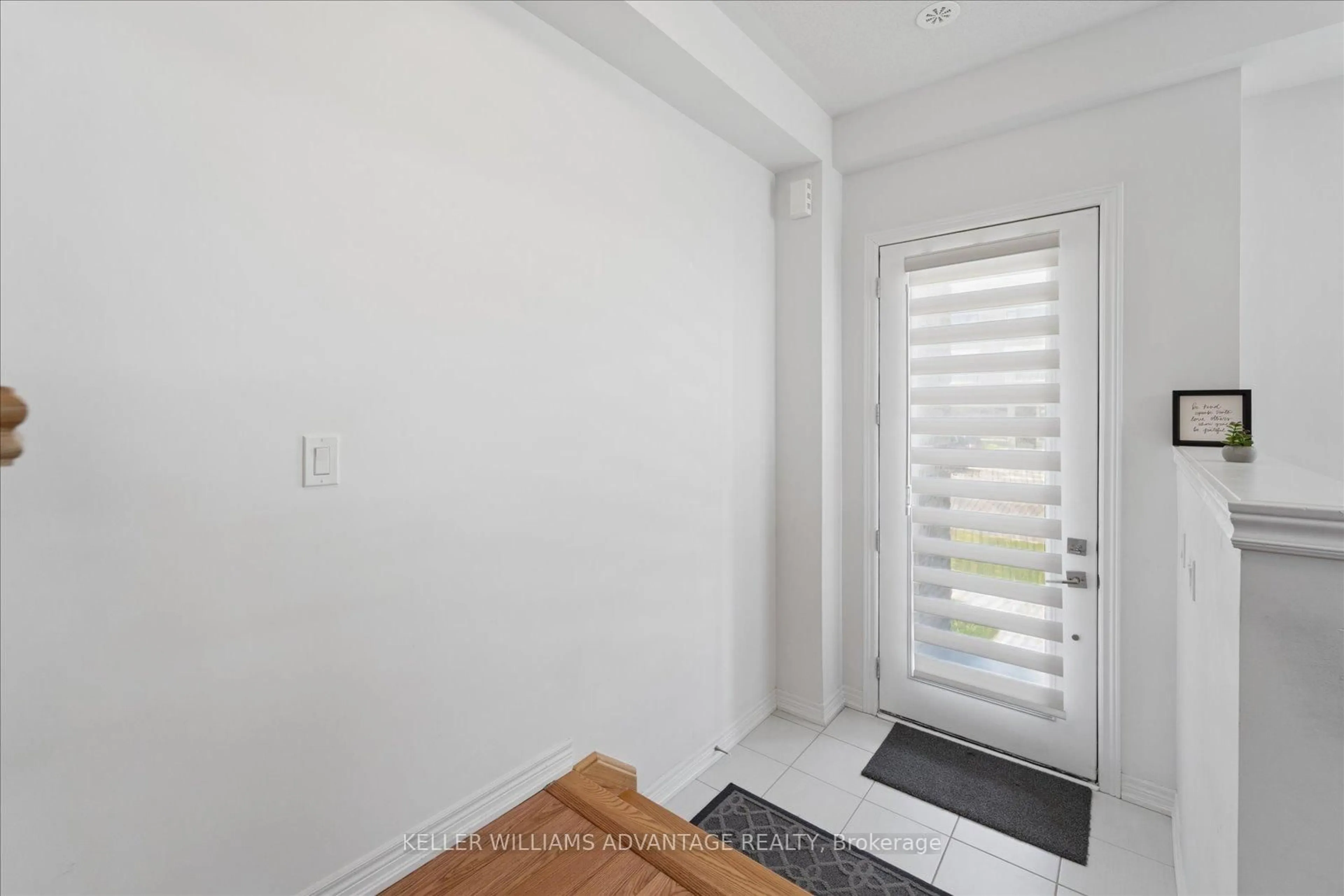Indoor entryway for 111746 Tenth Line, Whitchurch-Stouffville Ontario L4A 0N1