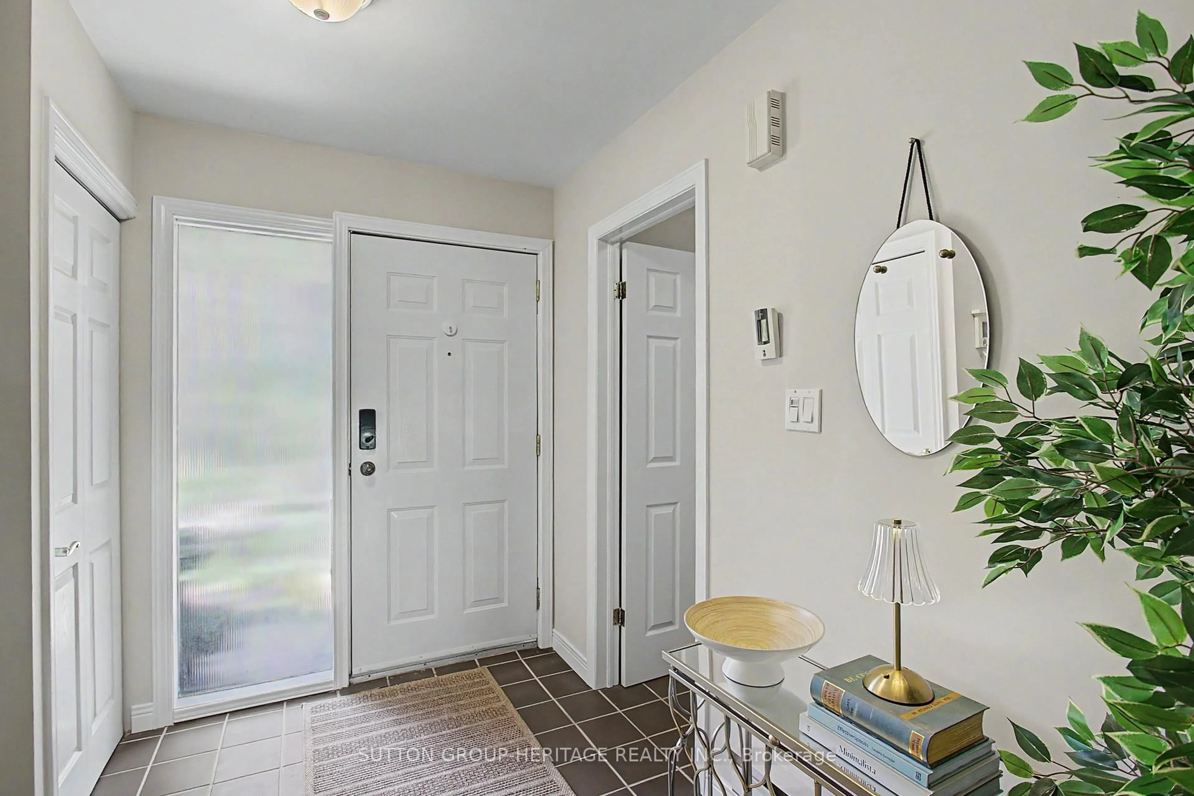 Indoor entryway for 124 Wales Ave, Markham Ontario L3P 3K2