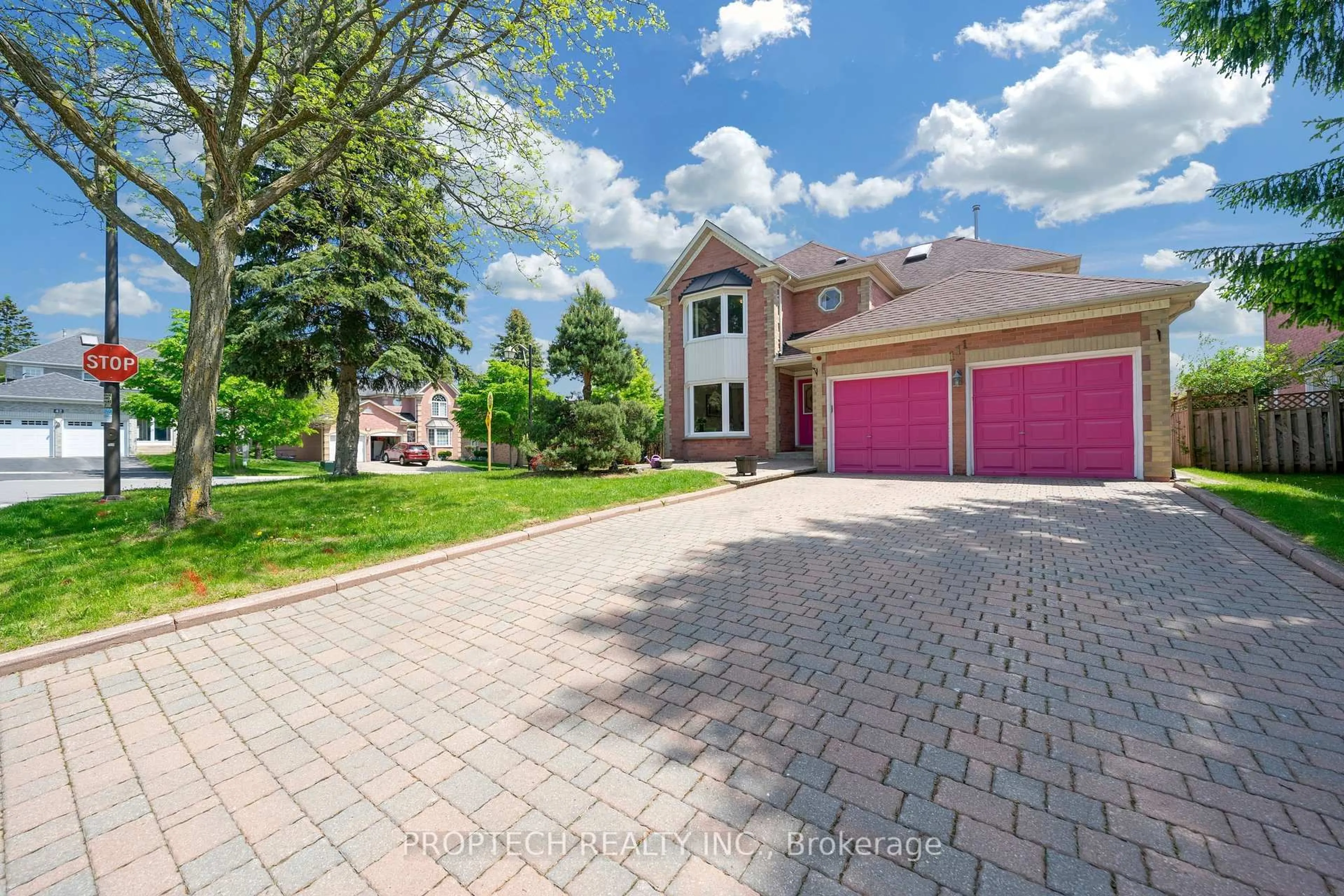 A pic from outside/outdoor area/front of a property/back of a property/a pic from drone, street for 111 Paddock Lane, Markham Ontario L3P 7S3