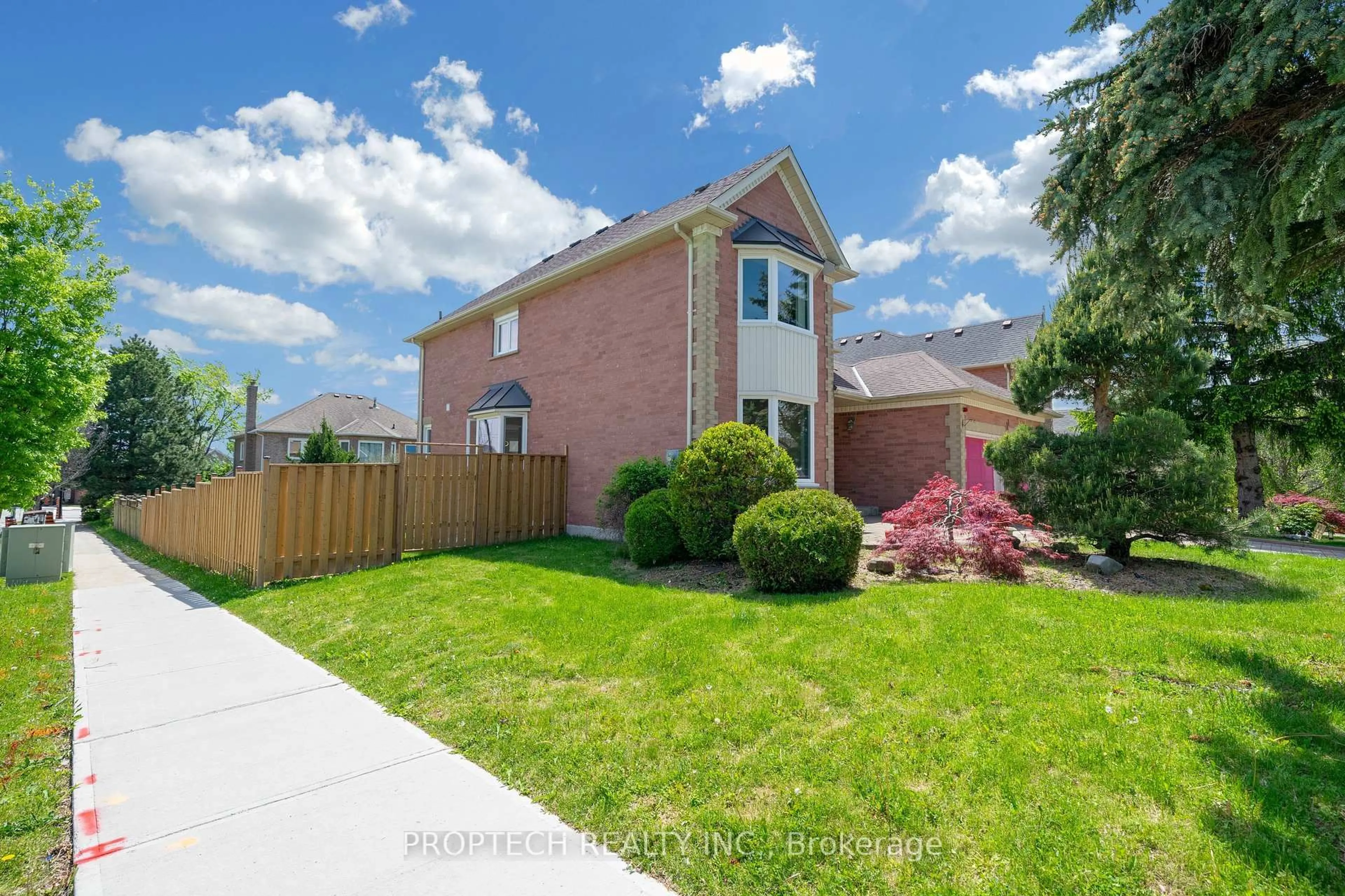 A pic from outside/outdoor area/front of a property/back of a property/a pic from drone, street for 111 Paddock Lane, Markham Ontario L3P 7S3