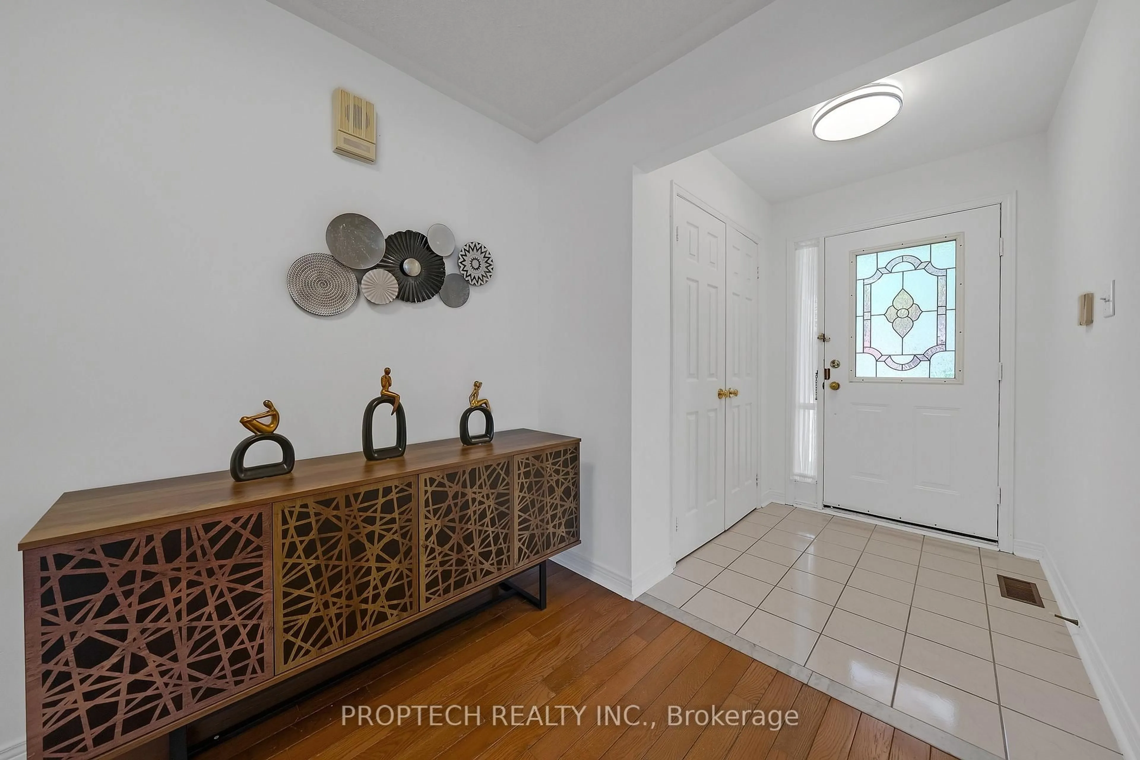 Indoor entryway for 111 Paddock Lane, Markham Ontario L3P 7S3