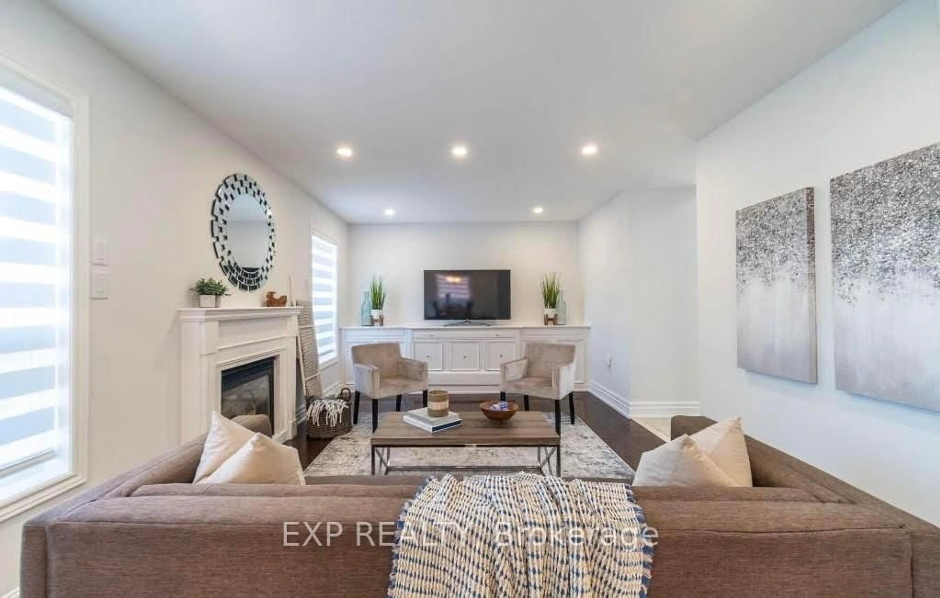 Living room with furniture, unknown for 2293 Warrington Way, Innisfil Ontario L9S 2C6