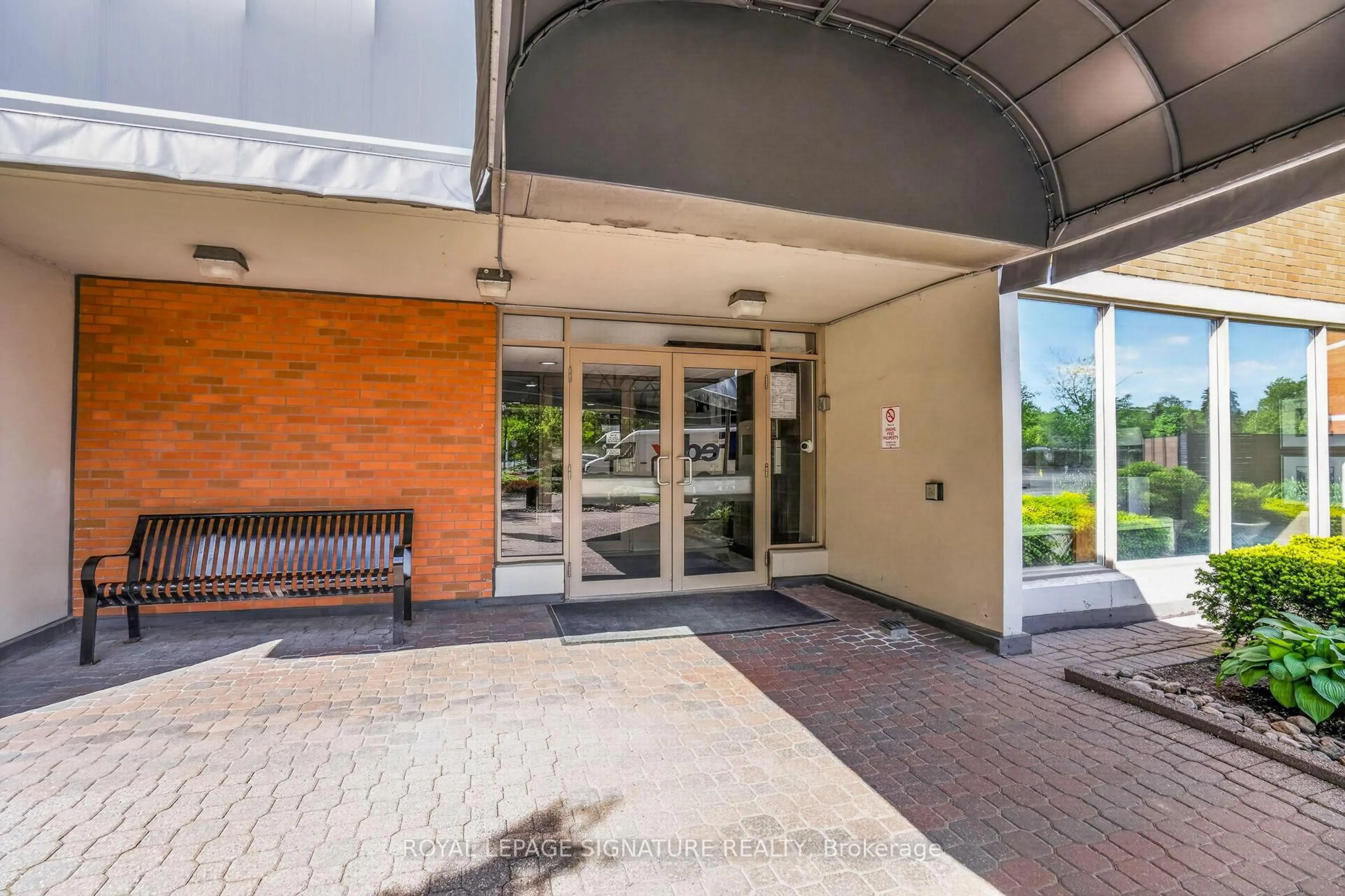 Indoor foyer for 7811 Yonge St #103, Markham Ontario L3T 4S3