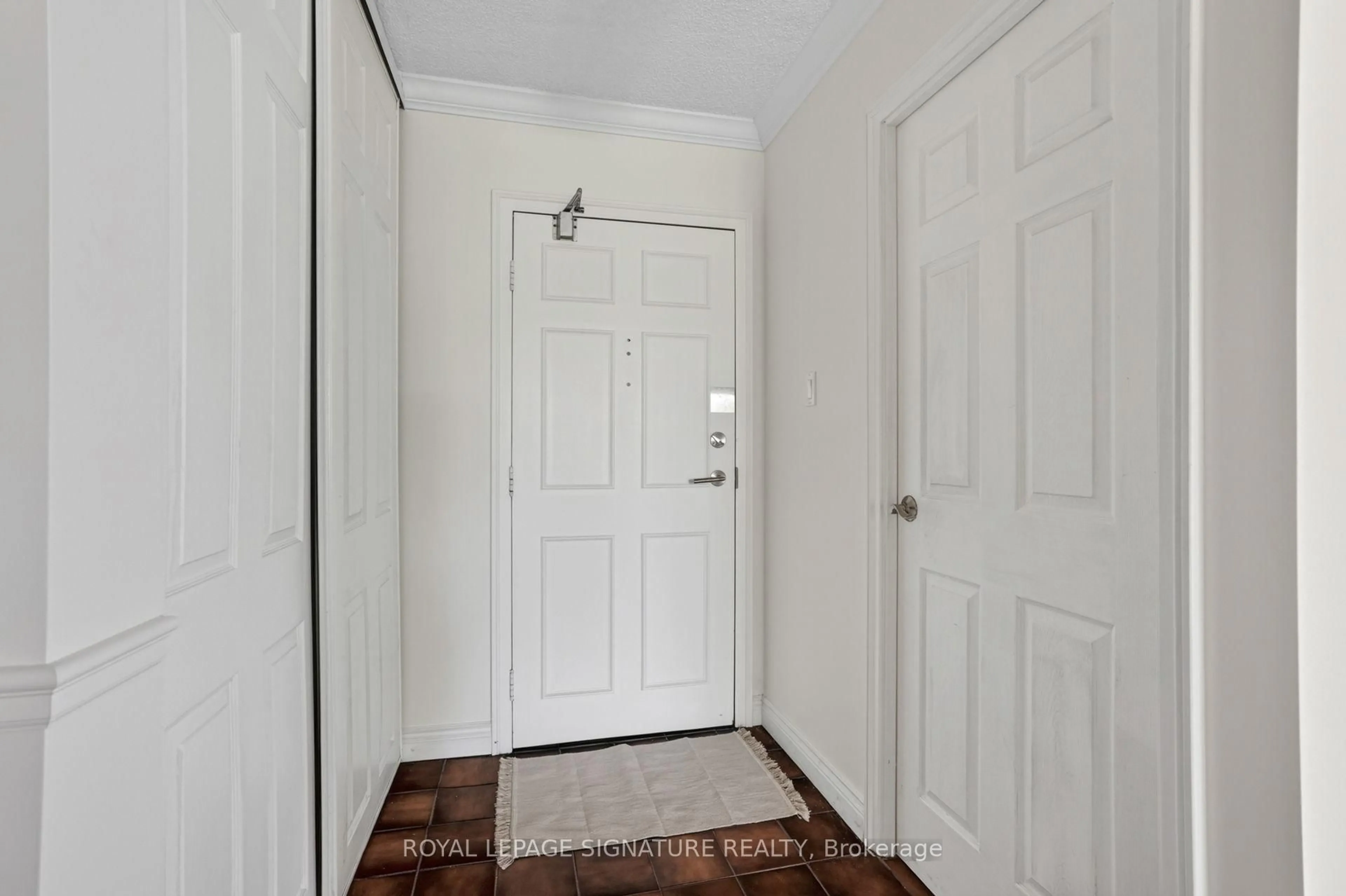 Indoor entryway for 7811 Yonge St #103, Markham Ontario L3T 4S3