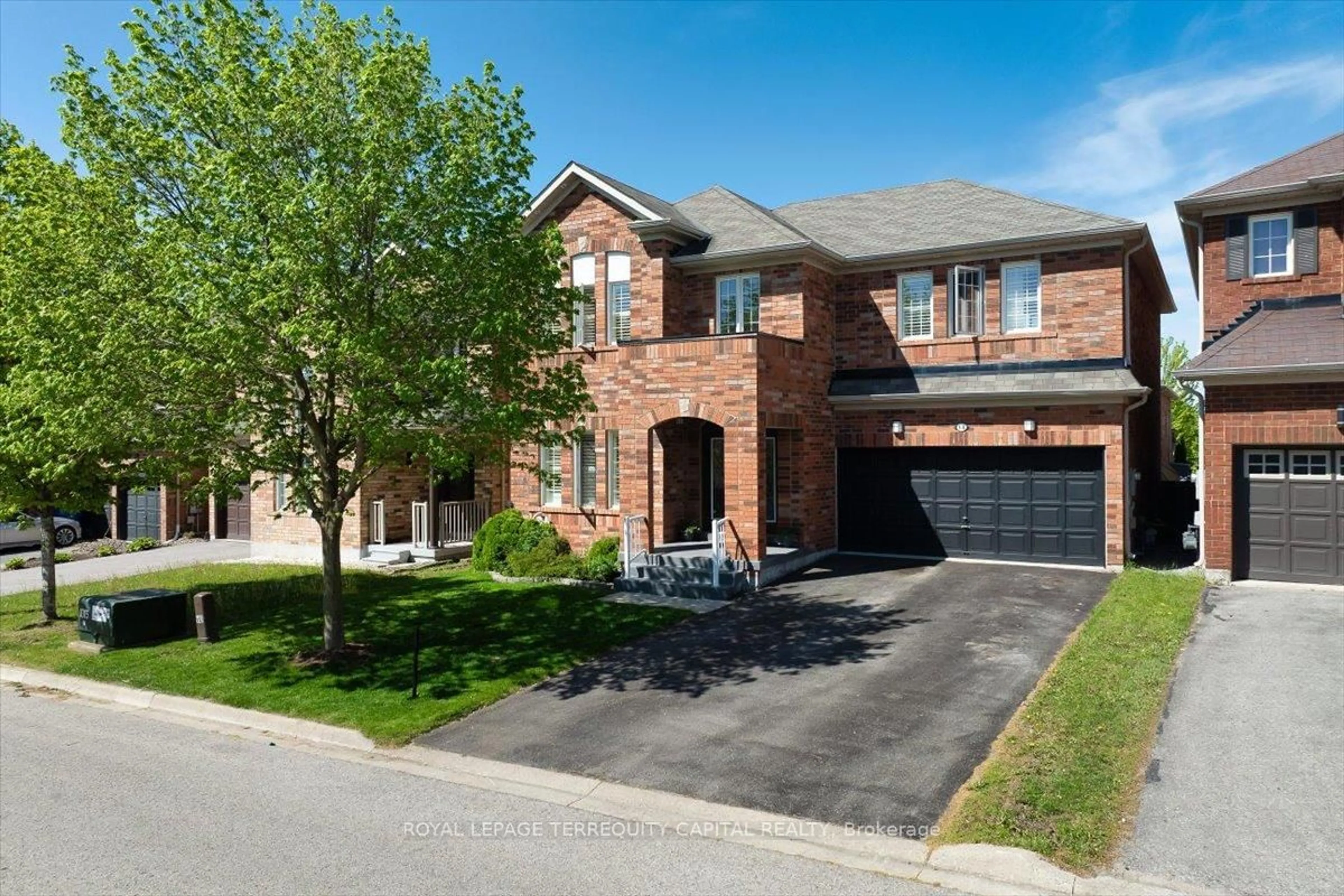 Home with brick exterior material, street for 14 Penndutch Circ, Whitchurch-Stouffville Ontario L4A 0P2