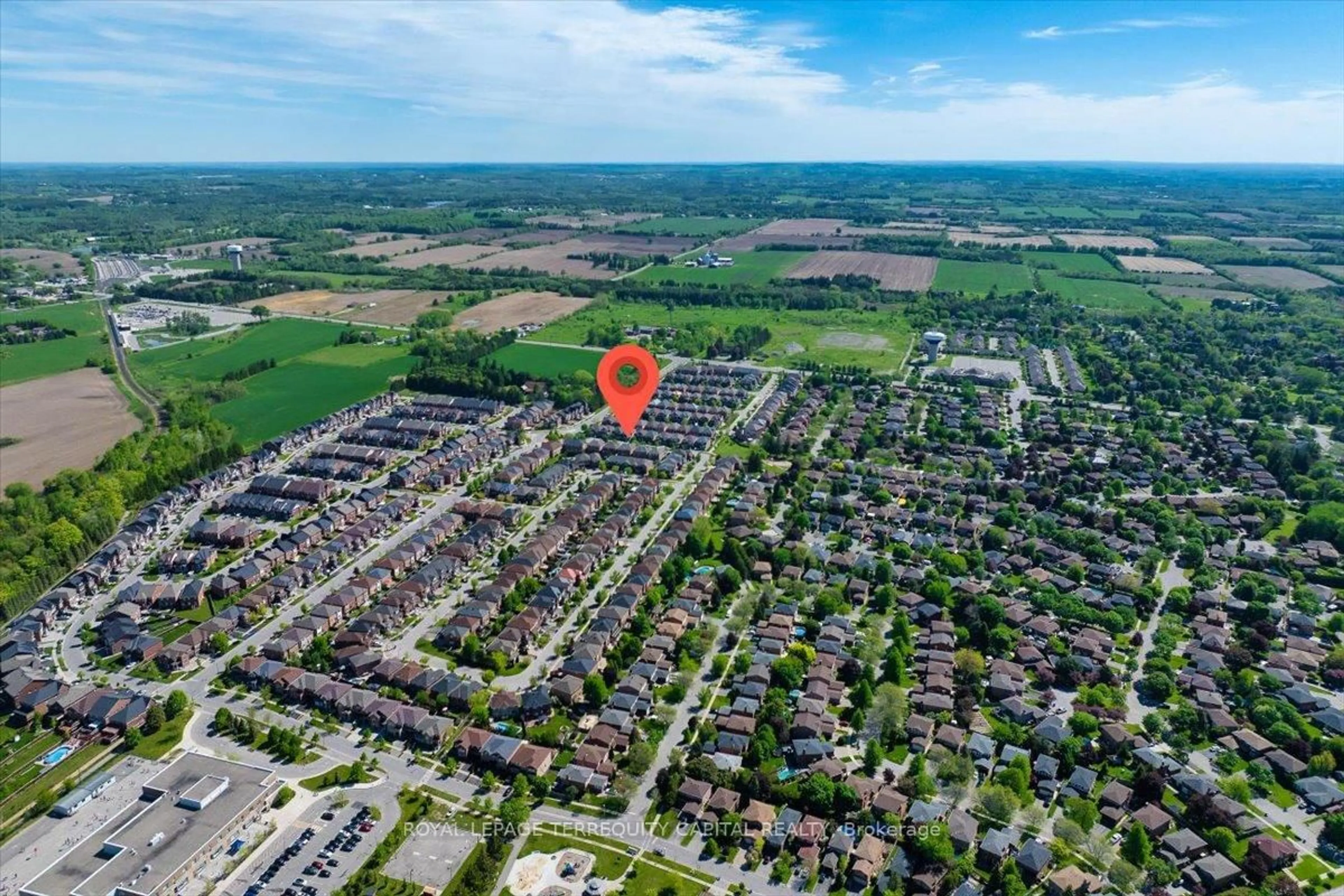 A pic from outside/outdoor area/front of a property/back of a property/a pic from drone, street for 14 Penndutch Circ, Whitchurch-Stouffville Ontario L4A 0P2
