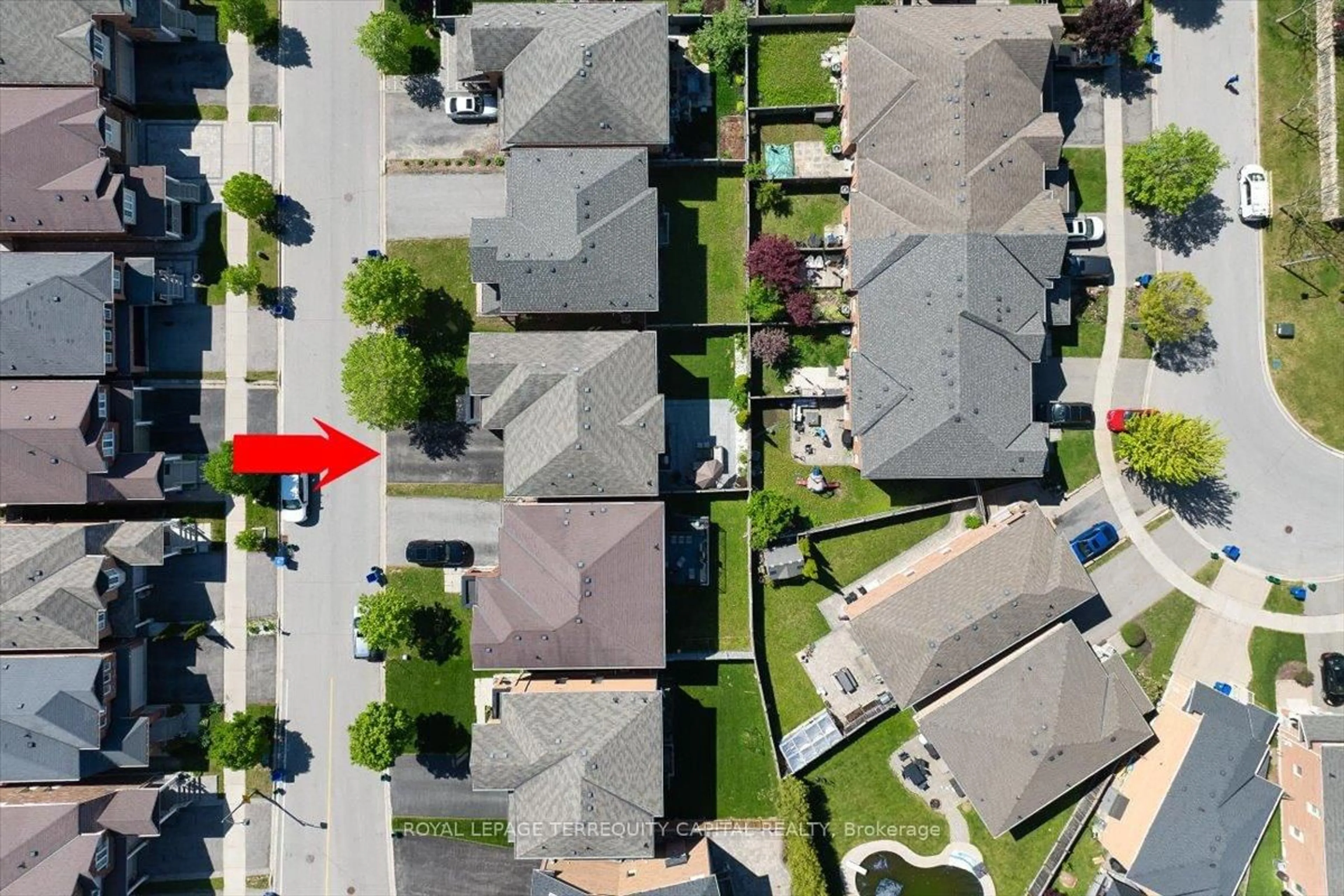 A pic from outside/outdoor area/front of a property/back of a property/a pic from drone, street for 14 Penndutch Circ, Whitchurch-Stouffville Ontario L4A 0P2