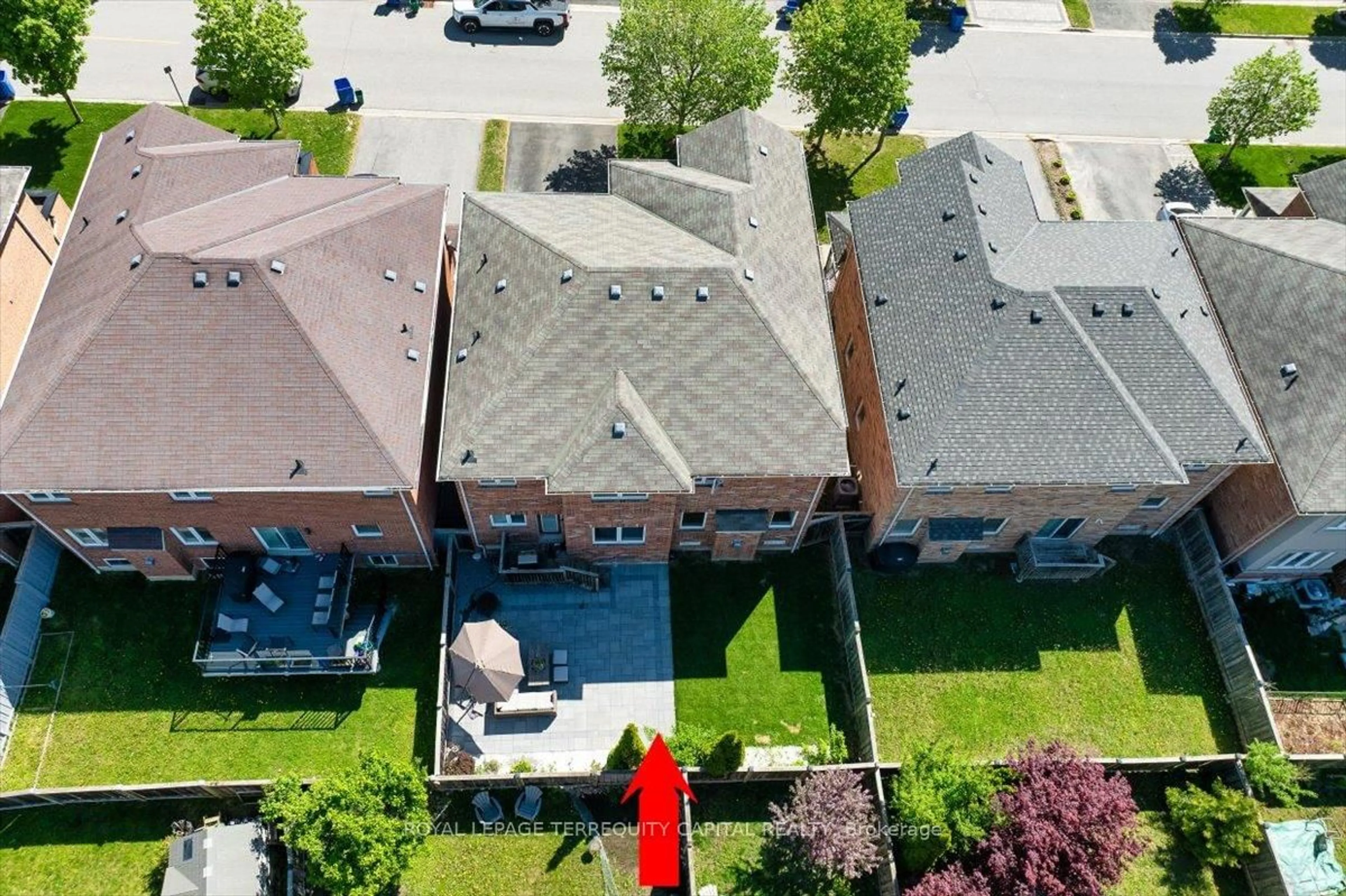 A pic from outside/outdoor area/front of a property/back of a property/a pic from drone, street for 14 Penndutch Circ, Whitchurch-Stouffville Ontario L4A 0P2
