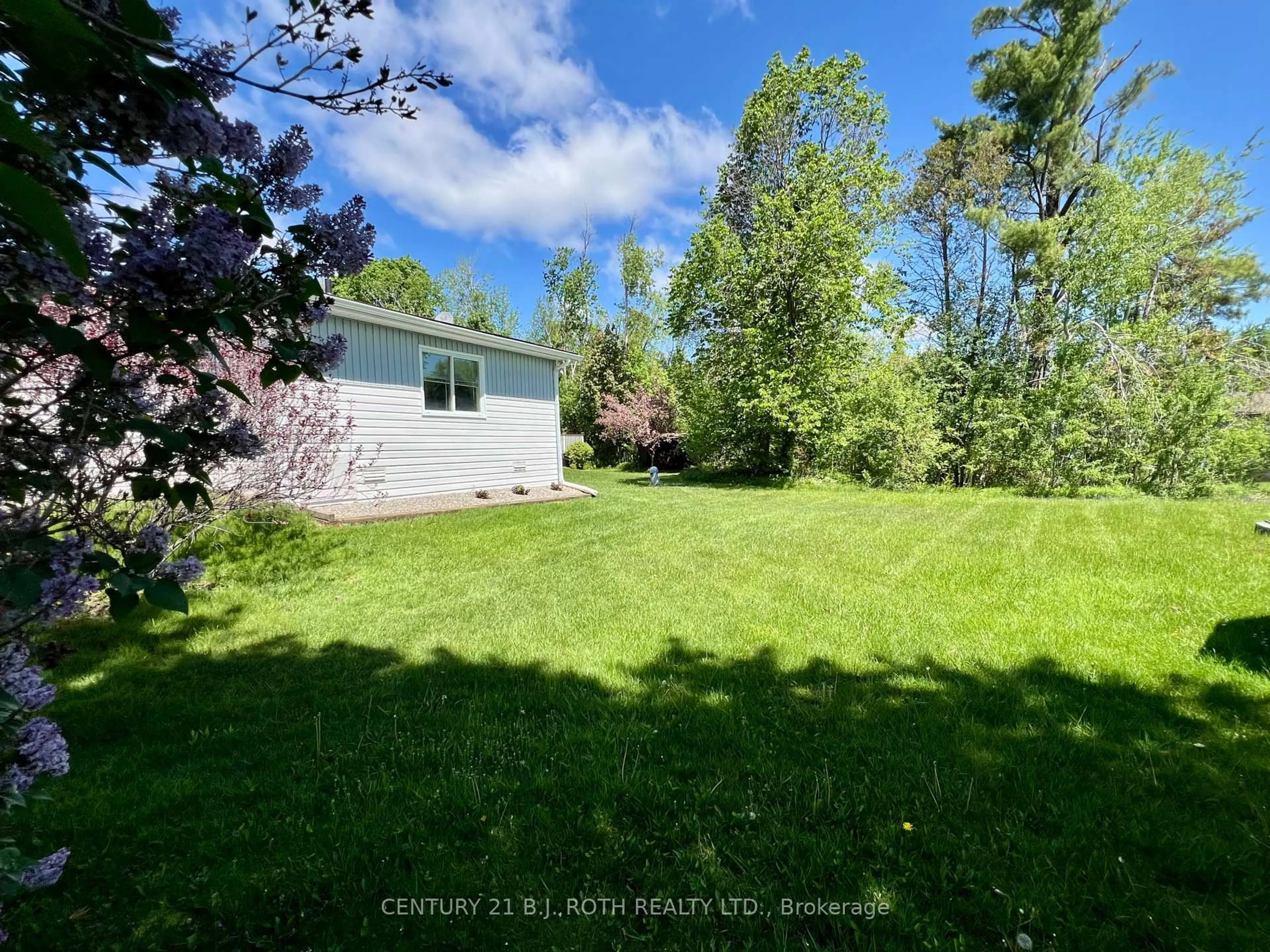 A pic from outside/outdoor area/front of a property/back of a property/a pic from drone, water/lake/river/ocean view for 1 Nectarine Crt, Innisfil Ontario L9S 1M4