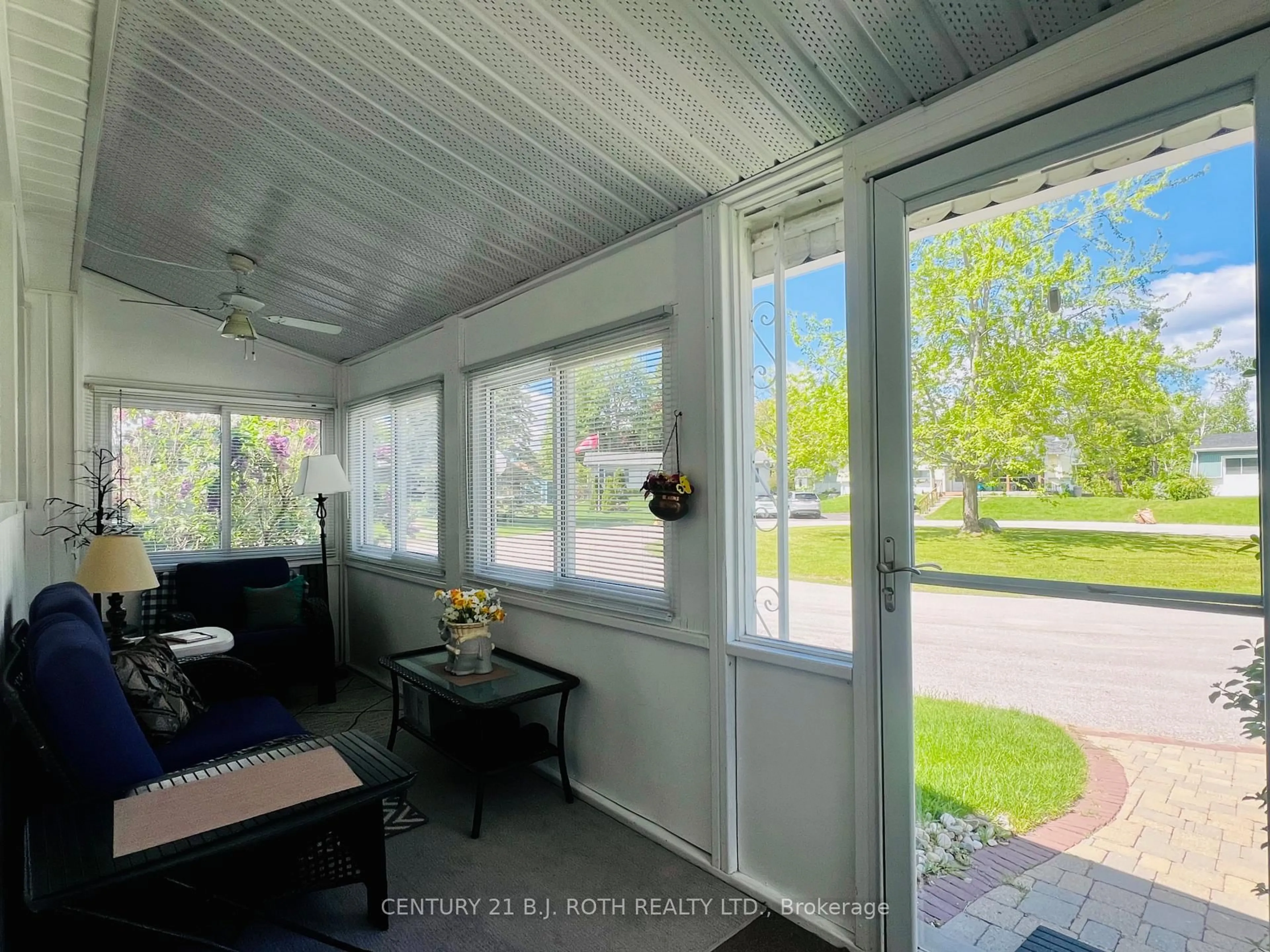 Patio, unknown for 1 Nectarine Crt, Innisfil Ontario L9S 1M4