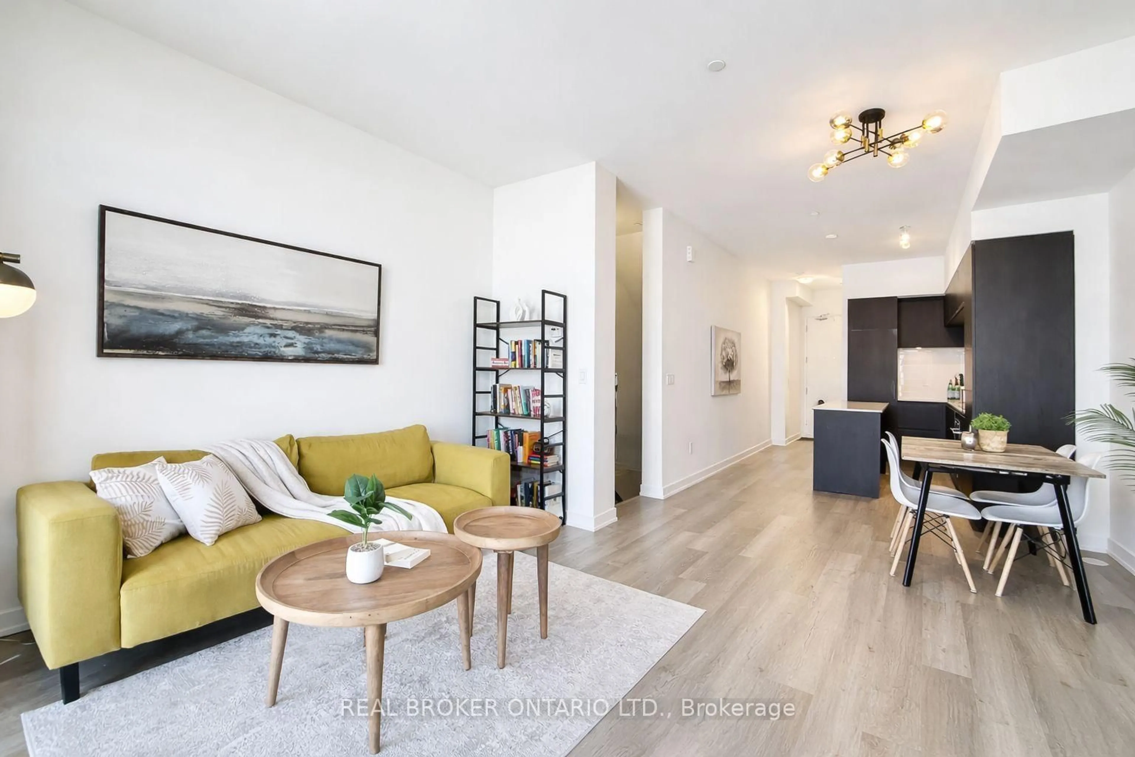 Living room with furniture, wood/laminate floor for 11 Steckley House Lane #404, Richmond Hill Ontario L4S 0N1