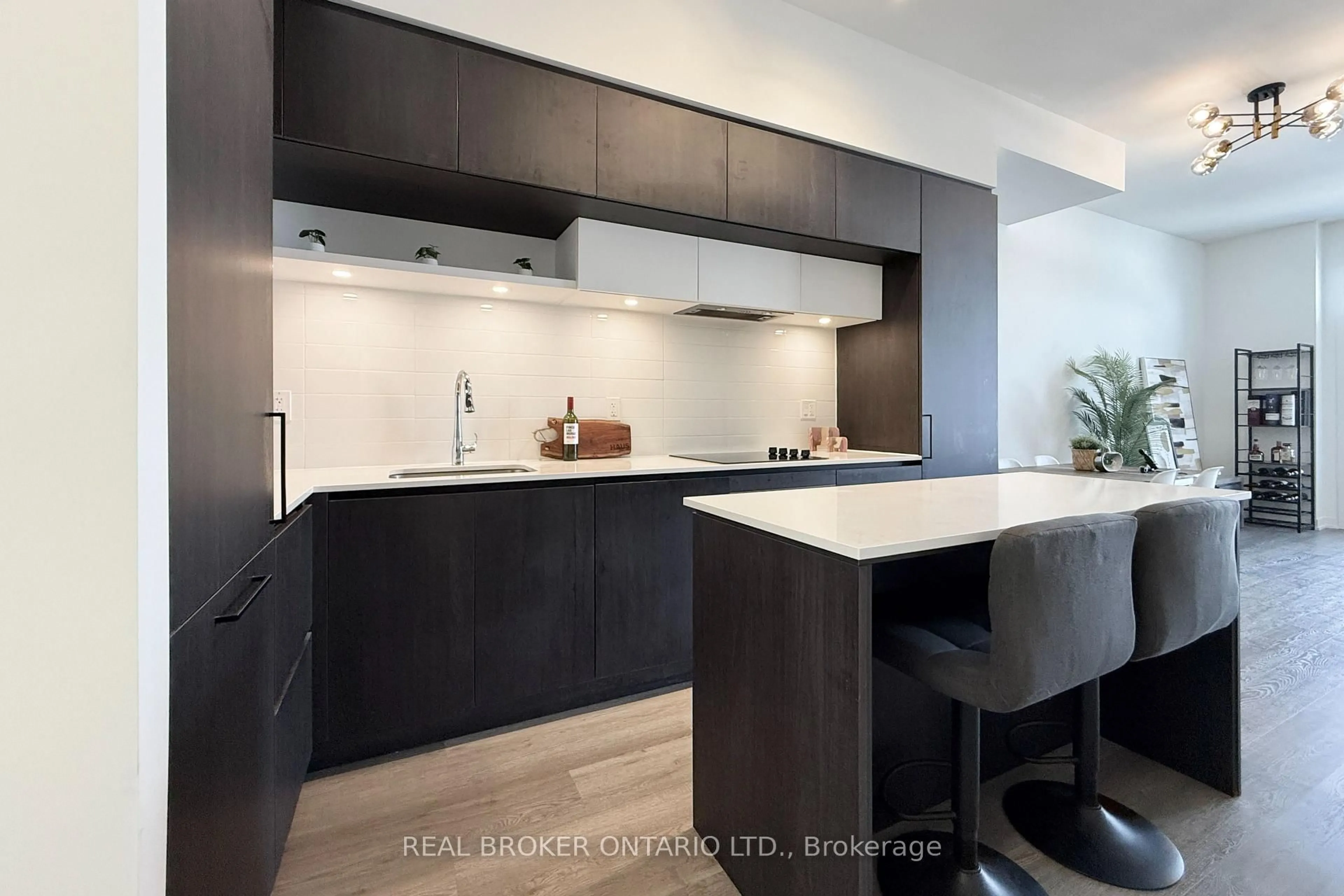 Contemporary kitchen, unknown for 11 Steckley House Lane #404, Richmond Hill Ontario L4S 0N1