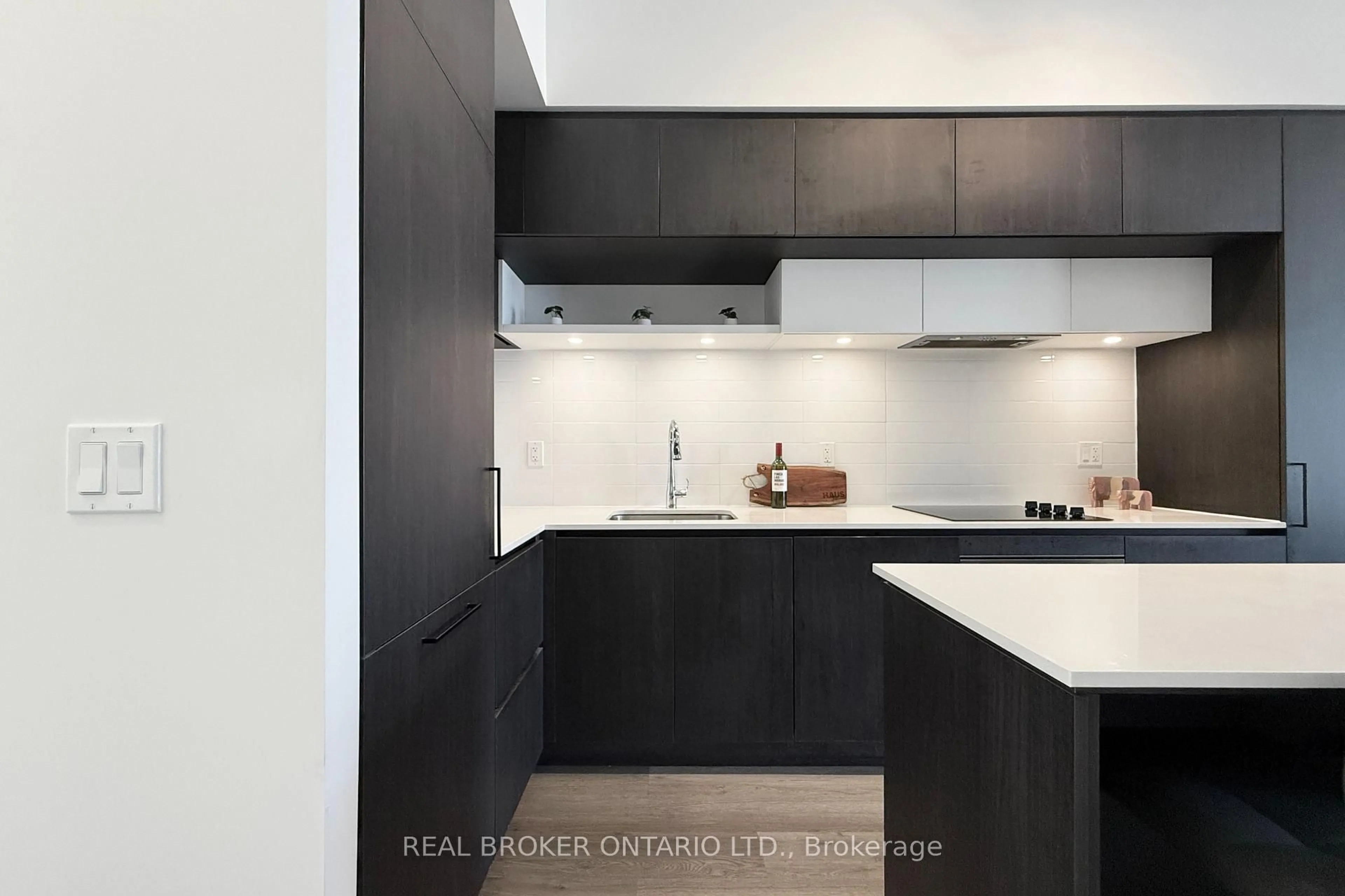 Contemporary kitchen, unknown for 11 Steckley House Lane #404, Richmond Hill Ontario L4S 0N1