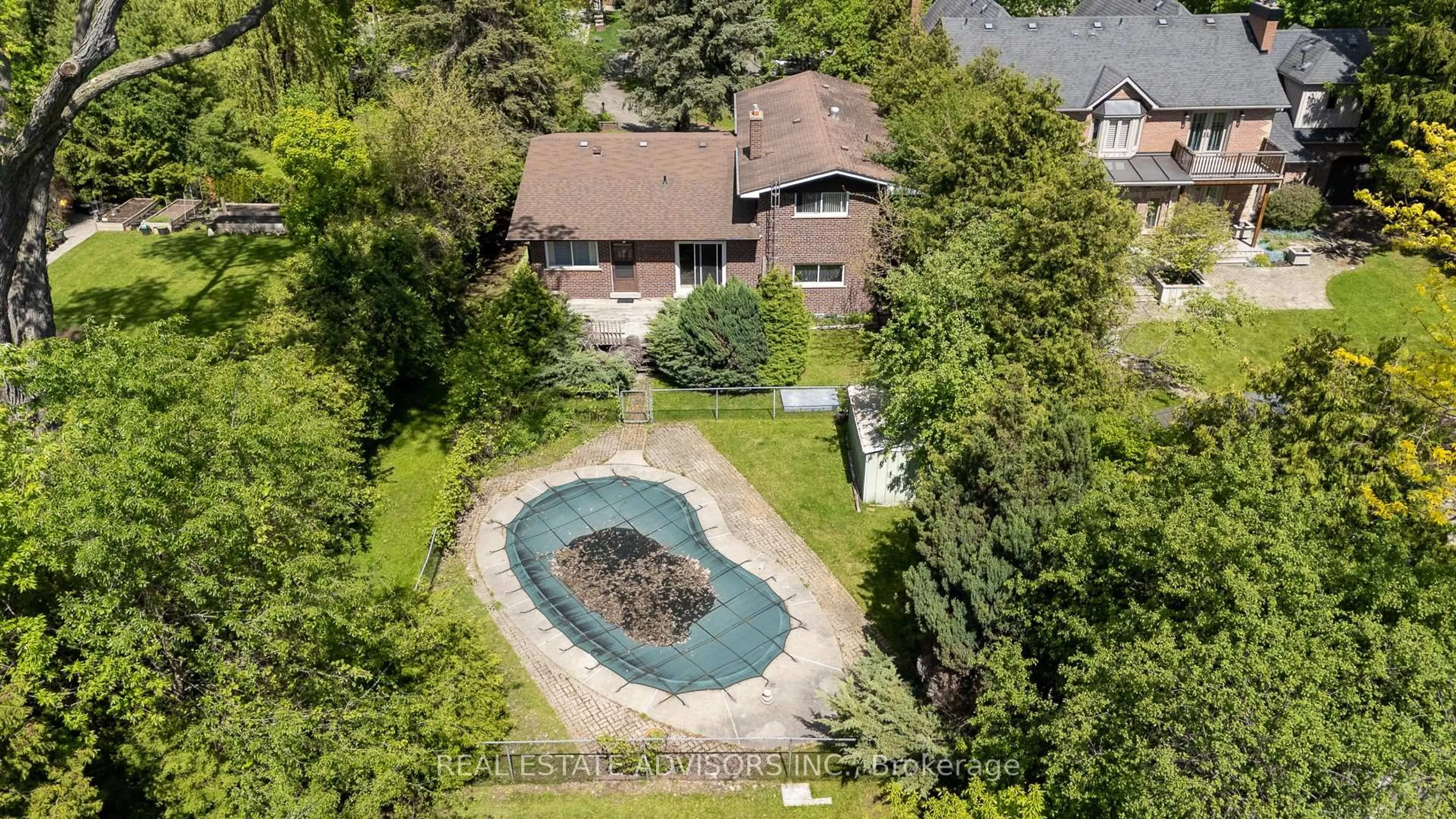 A pic from outside/outdoor area/front of a property/back of a property/a pic from drone, water/lake/river/ocean view for 76 Johnson St, Markham Ontario L3T 2P1