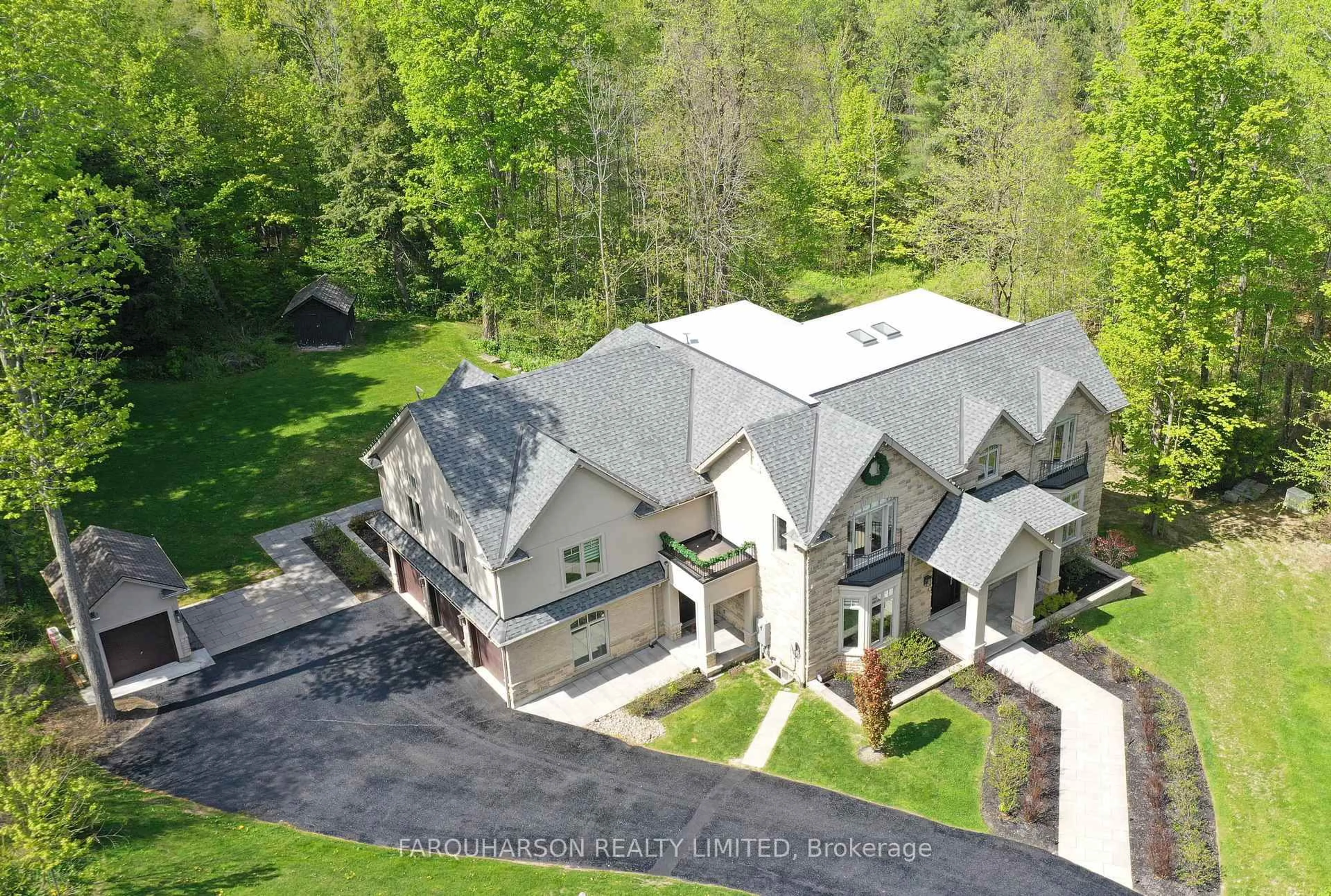 A pic from outside/outdoor area/front of a property/back of a property/a pic from drone, unknown for 19 Glenhill Tr, Whitchurch-Stouffville Ontario L4A 1L9