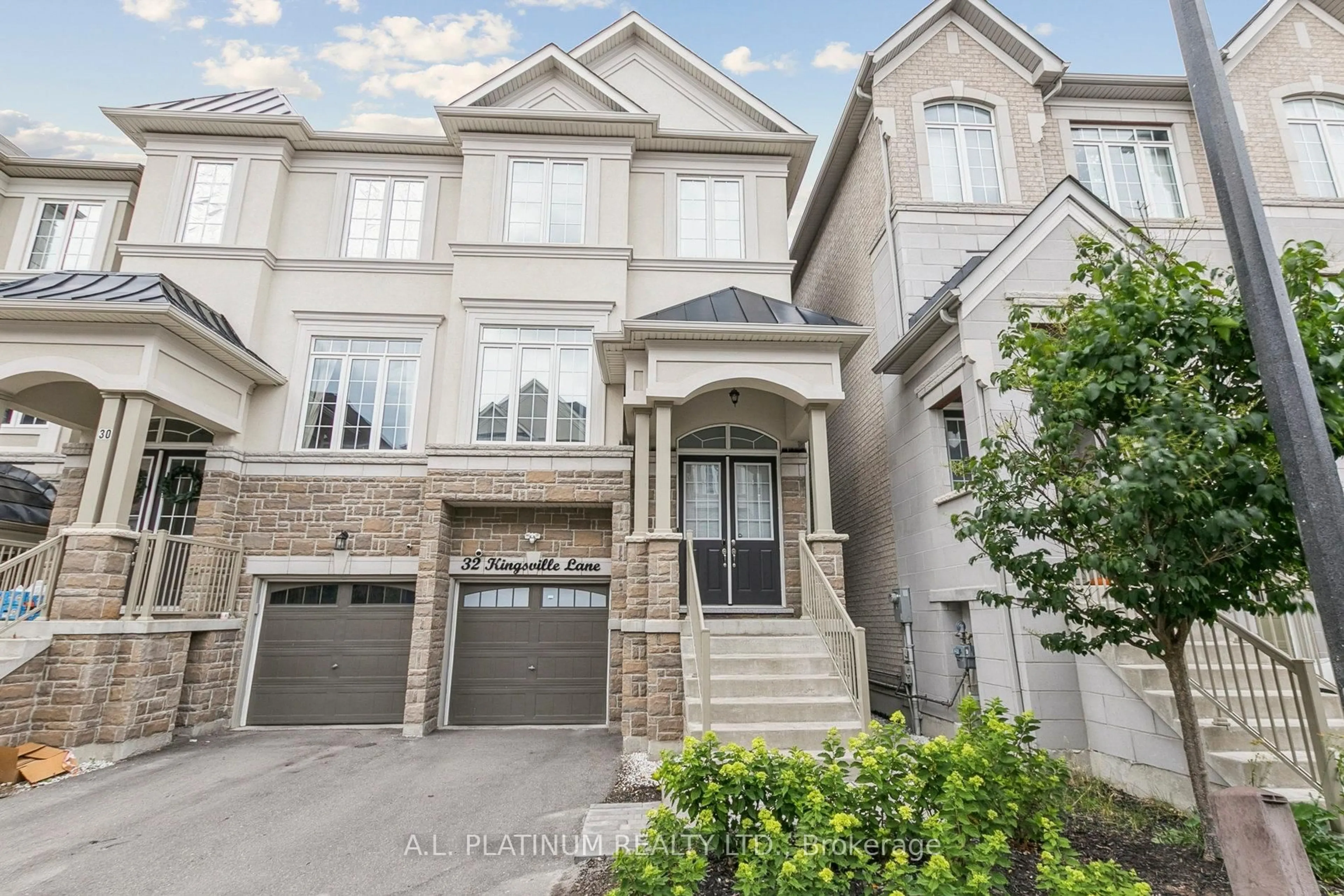 Home with brick exterior material, street for 32 Kingsville Lane, Richmond Hill Ontario L4C 7V6